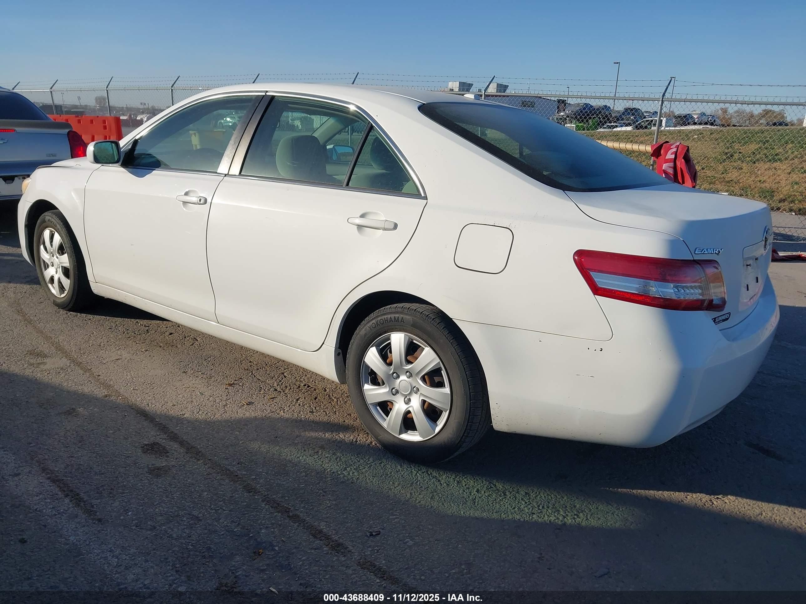 TOYOTA CAMRY image 3
