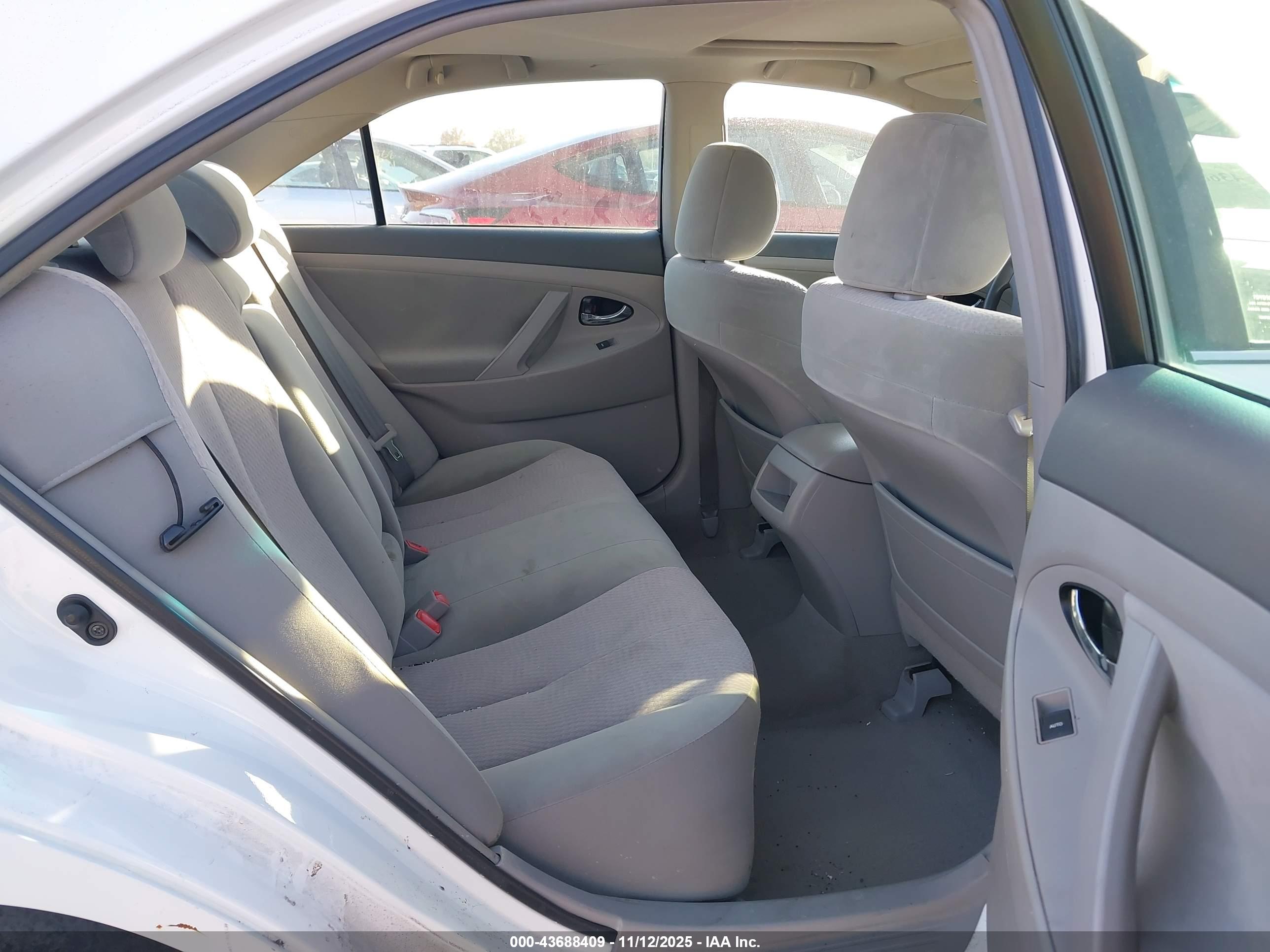 TOYOTA CAMRY image 8