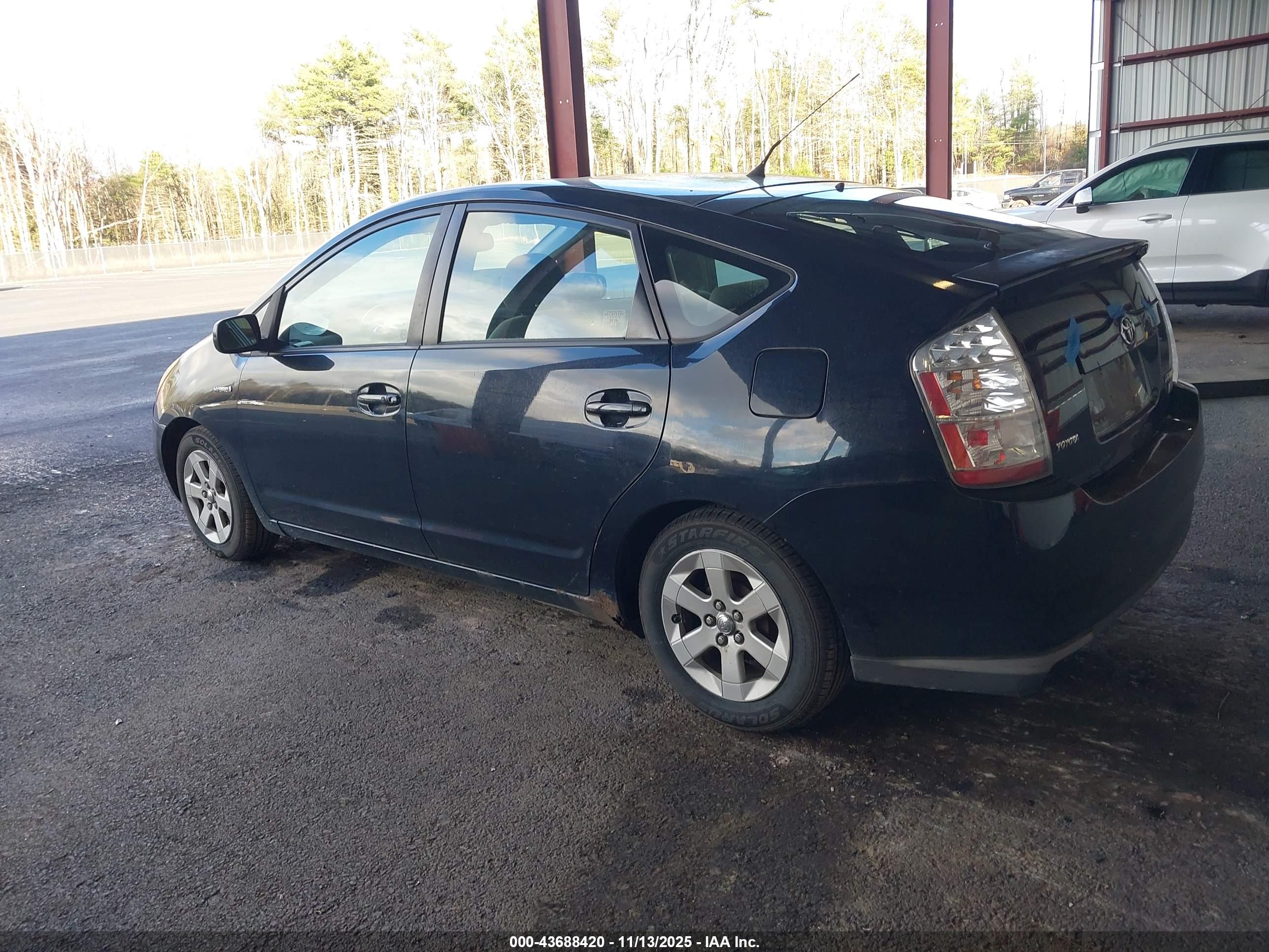 TOYOTA PRIUS image 3