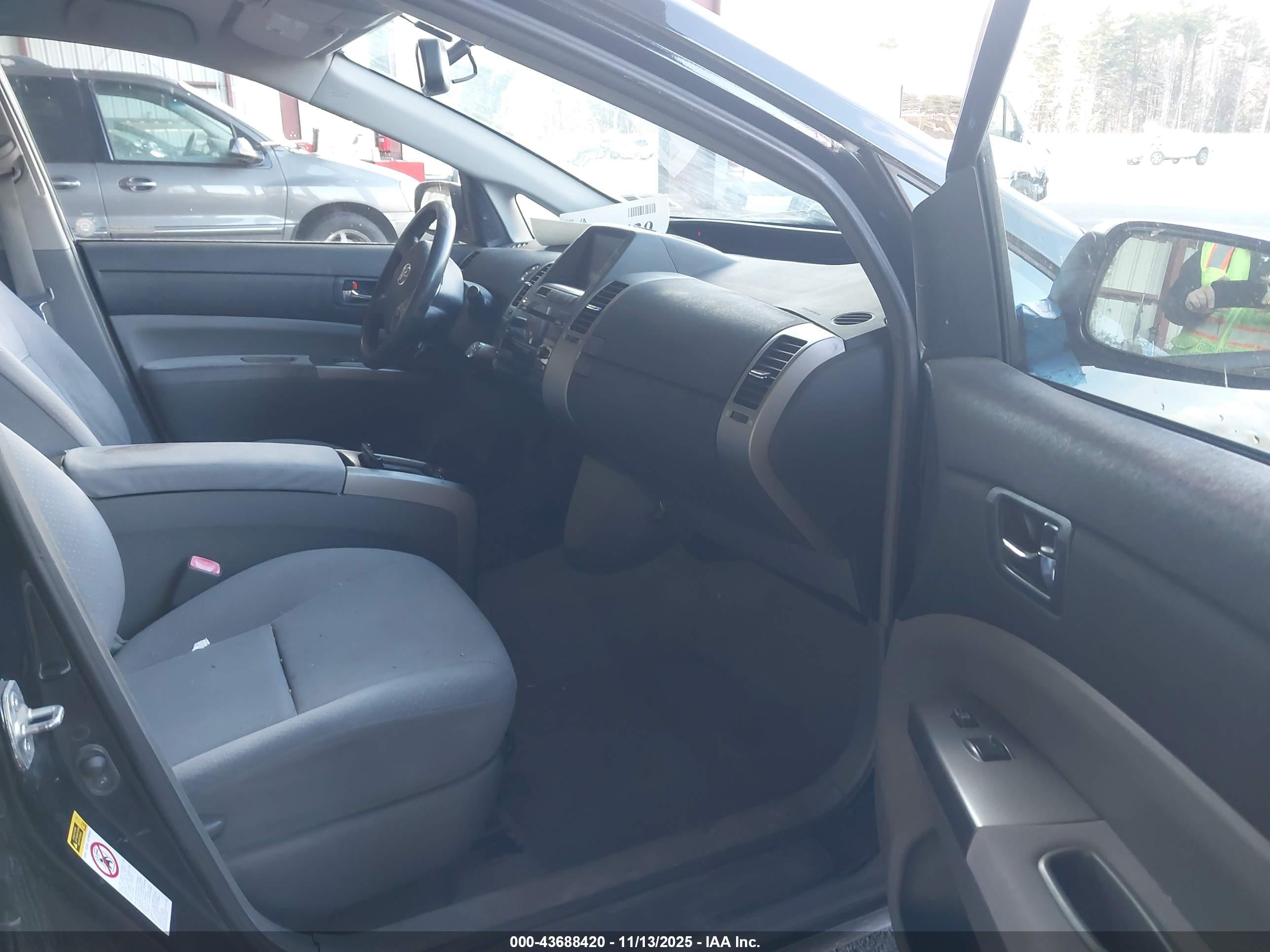 TOYOTA PRIUS image 5