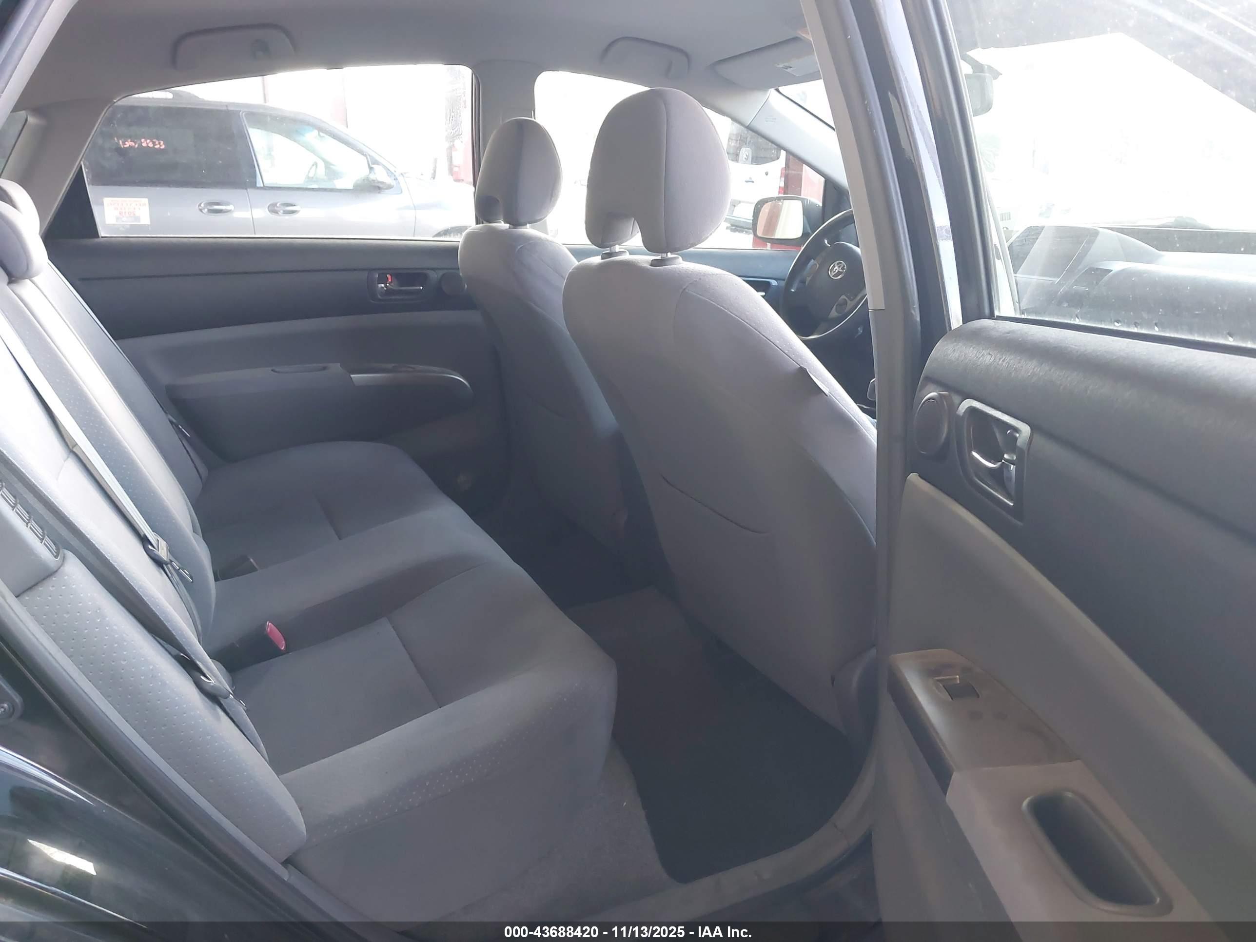 TOYOTA PRIUS image 8