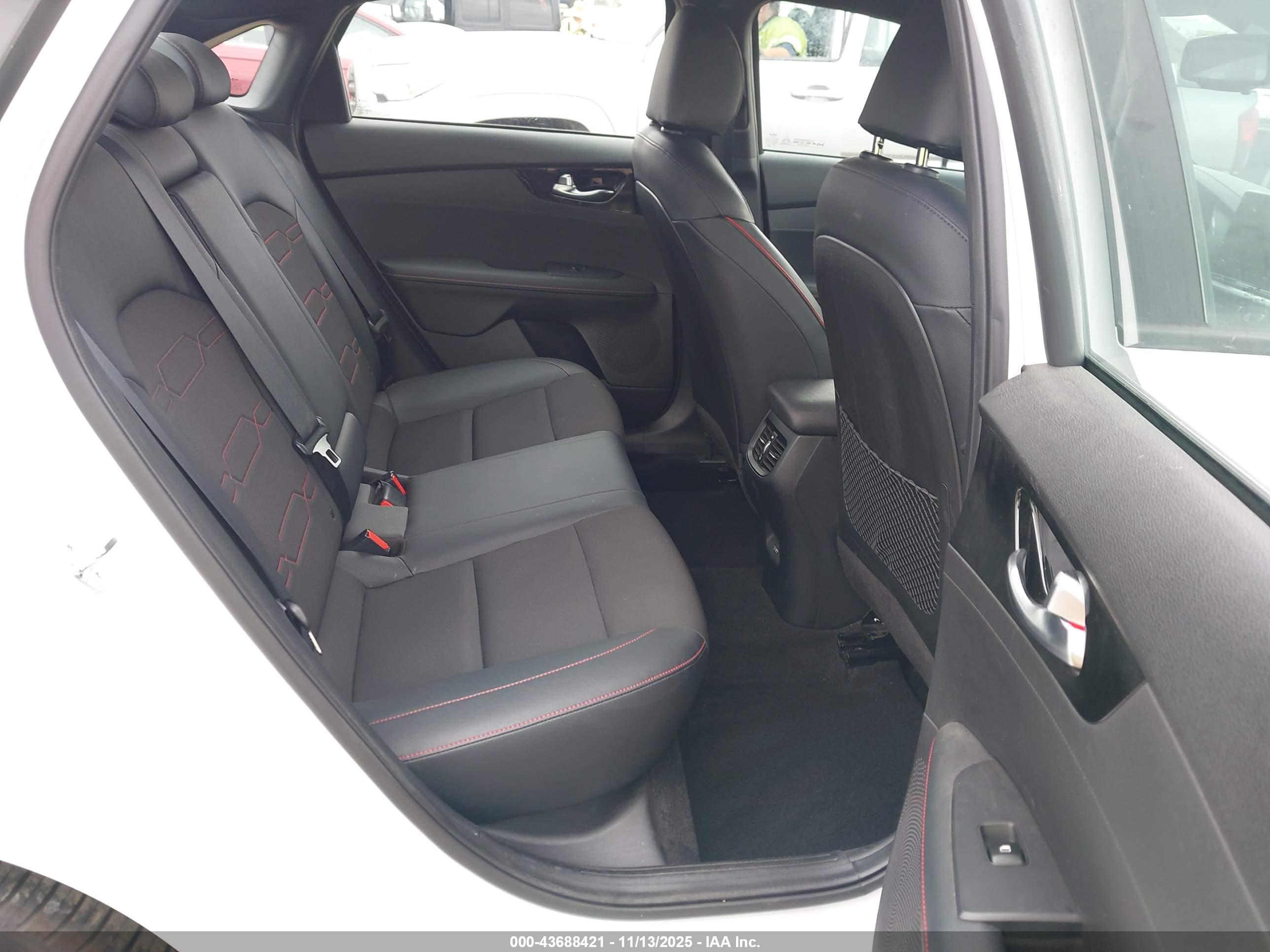 KIA FORTE image 8