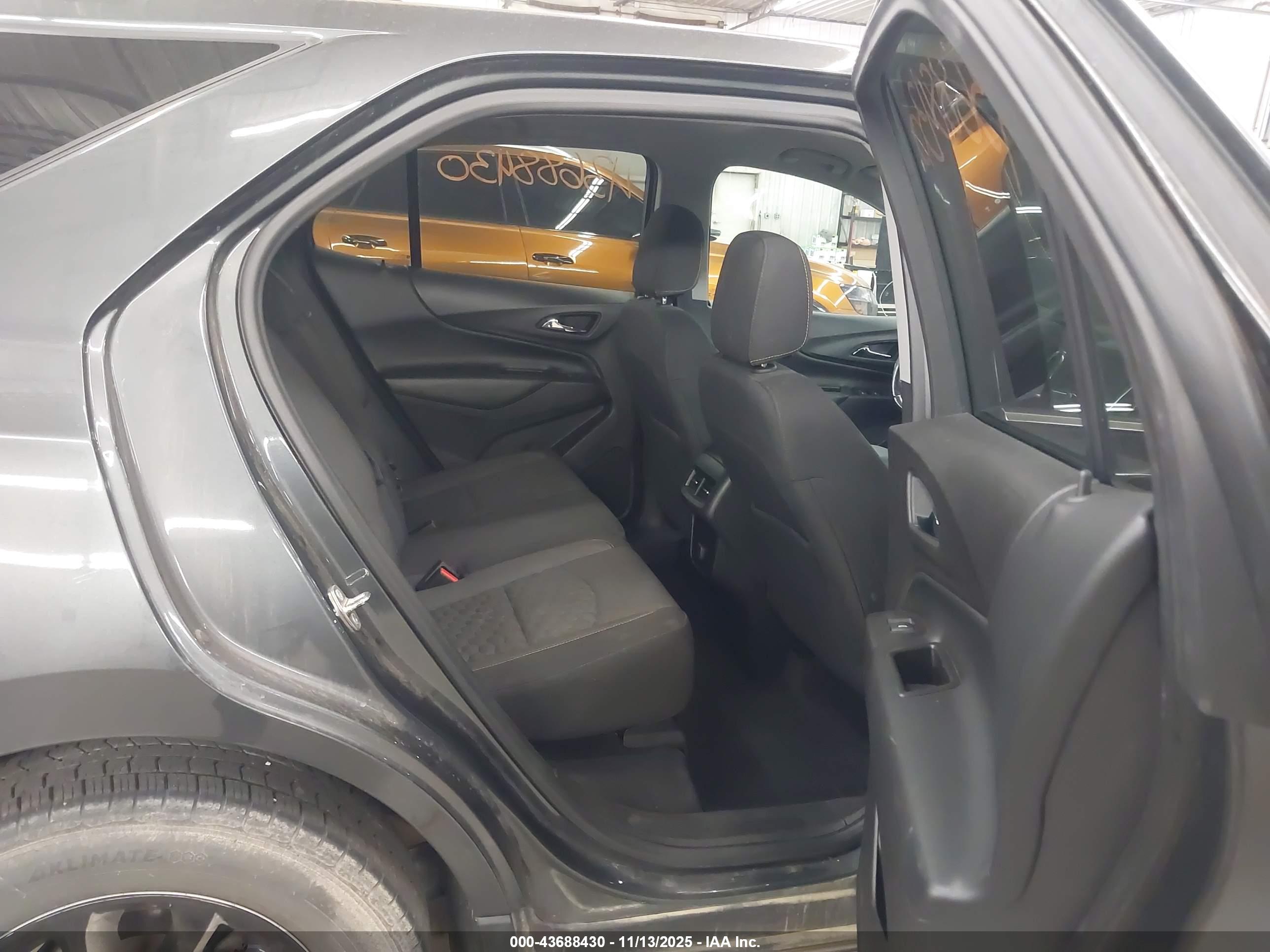 CHEVROLET EQUINOX image 8