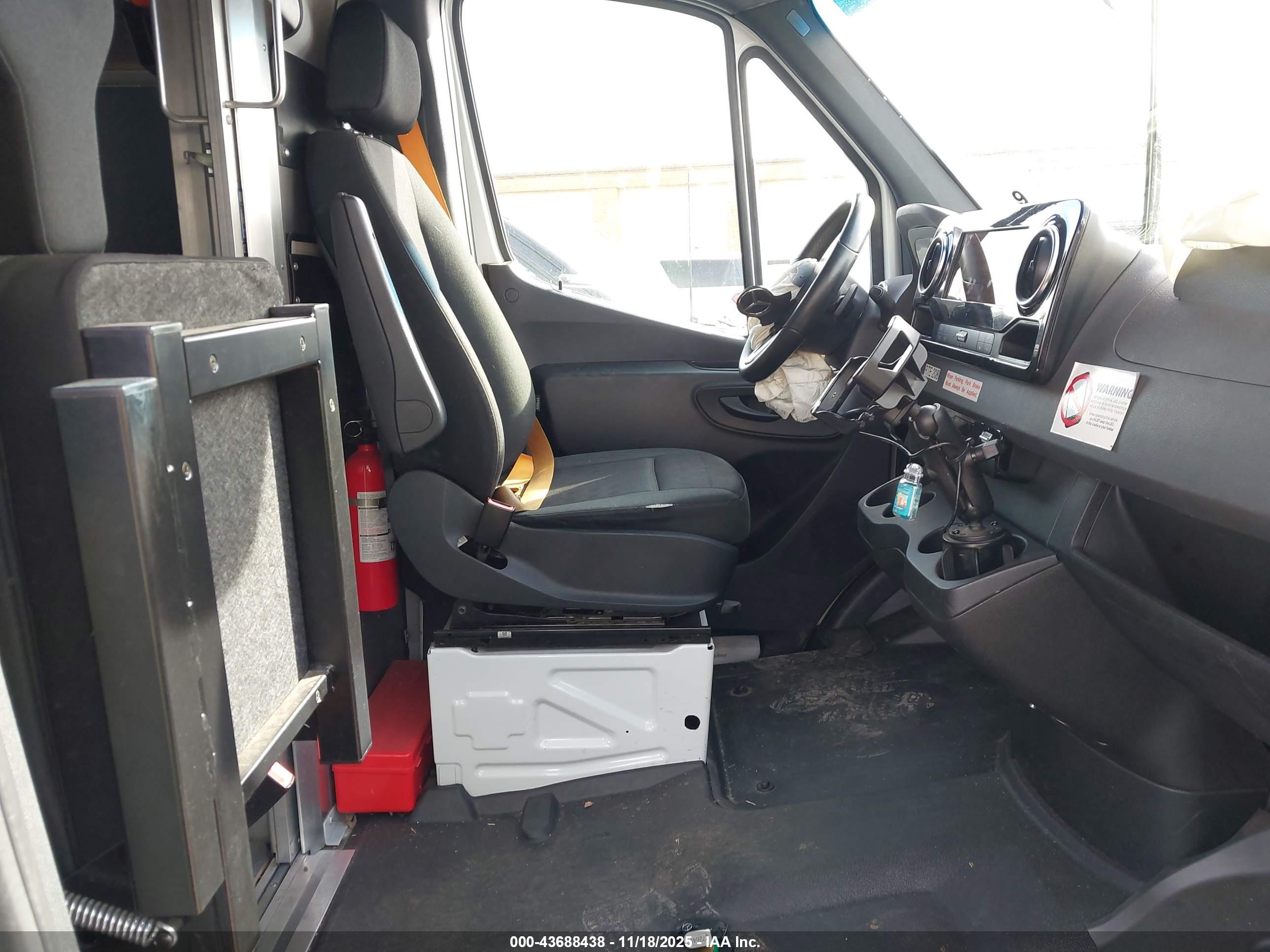 MERCEDES-BENZ SPRINTER image 5