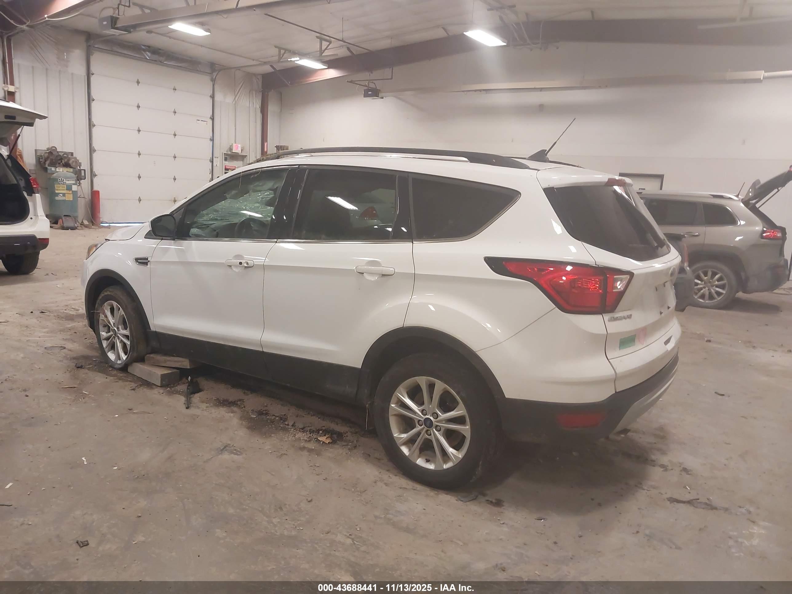 FORD ESCAPE image 3