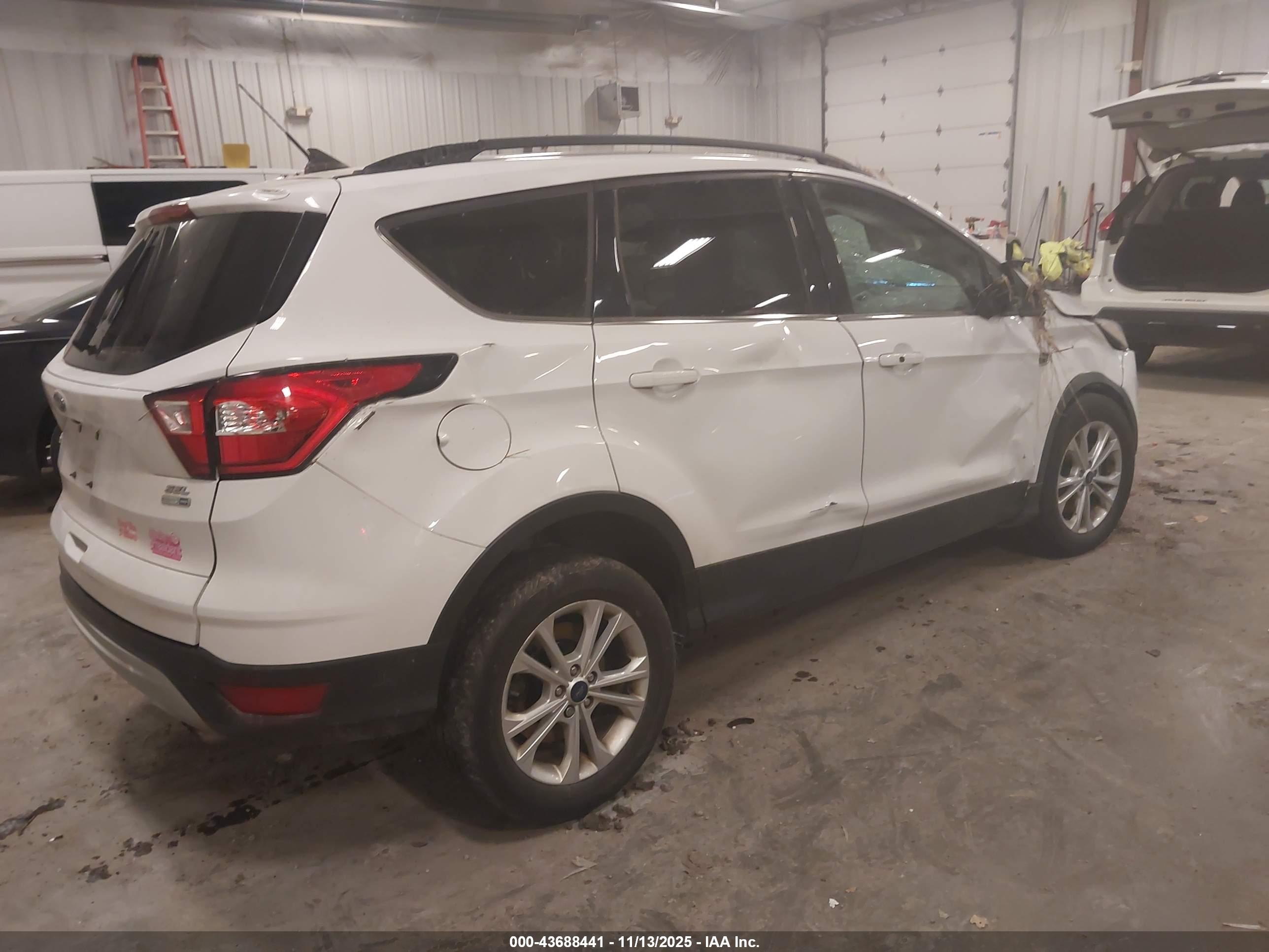 FORD ESCAPE image 4