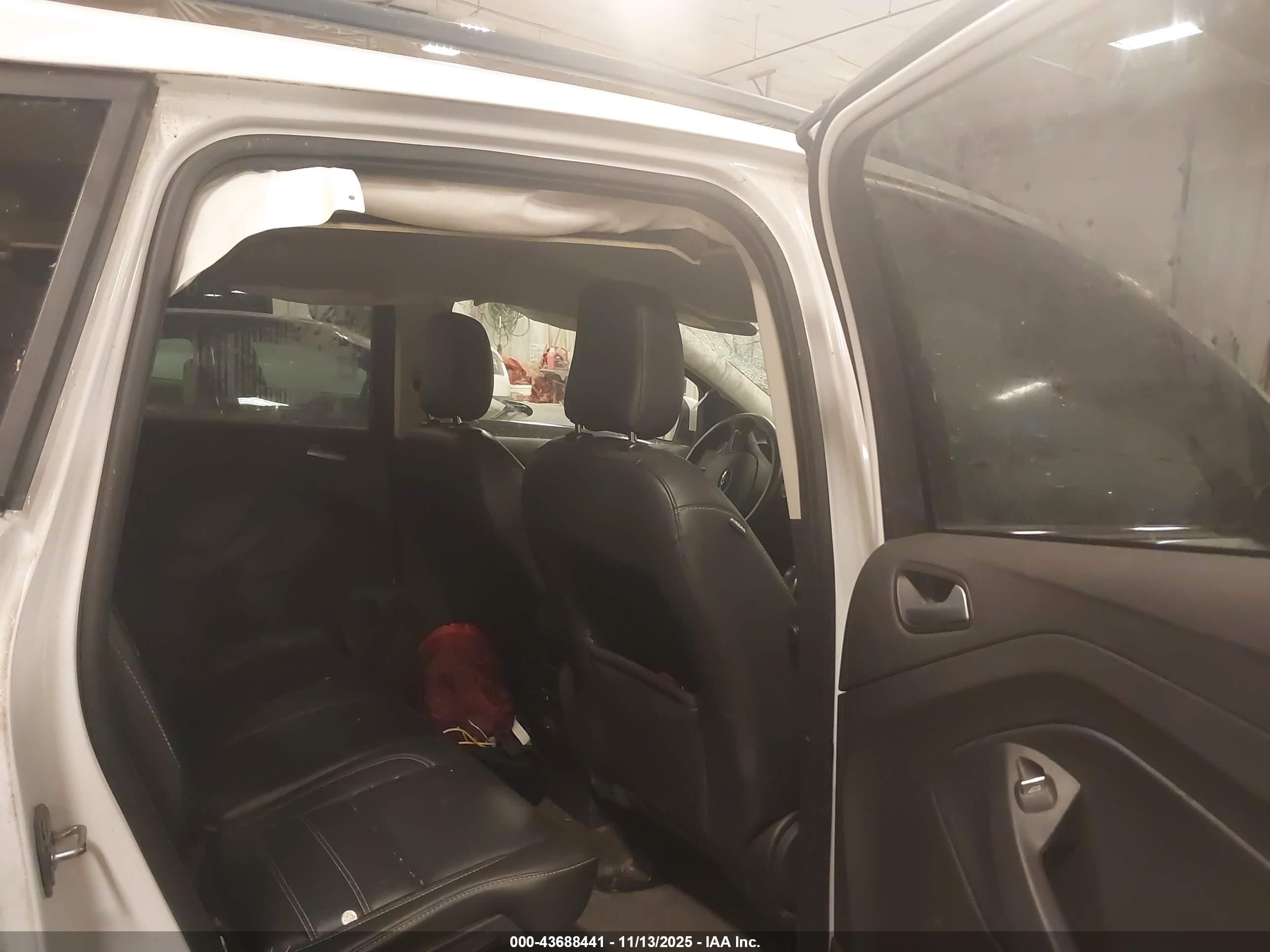 FORD ESCAPE image 8
