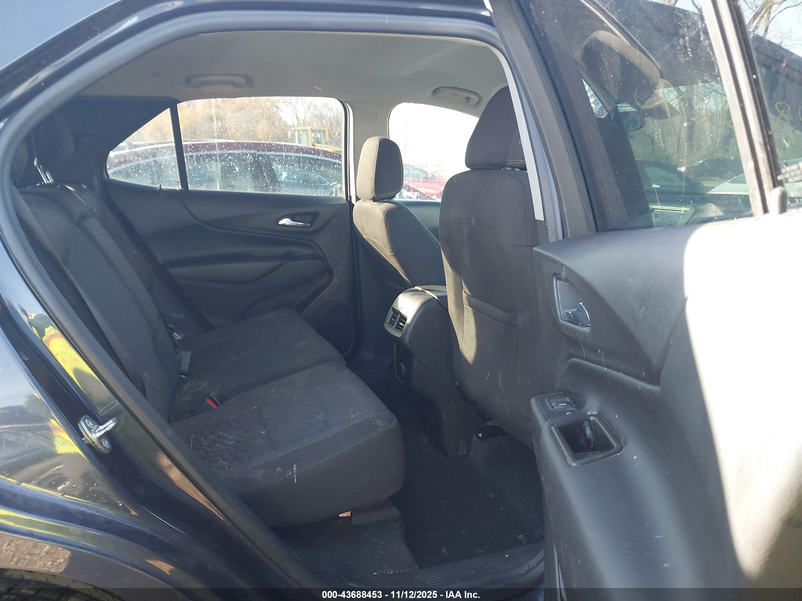 CHEVROLET EQUINOX image 8