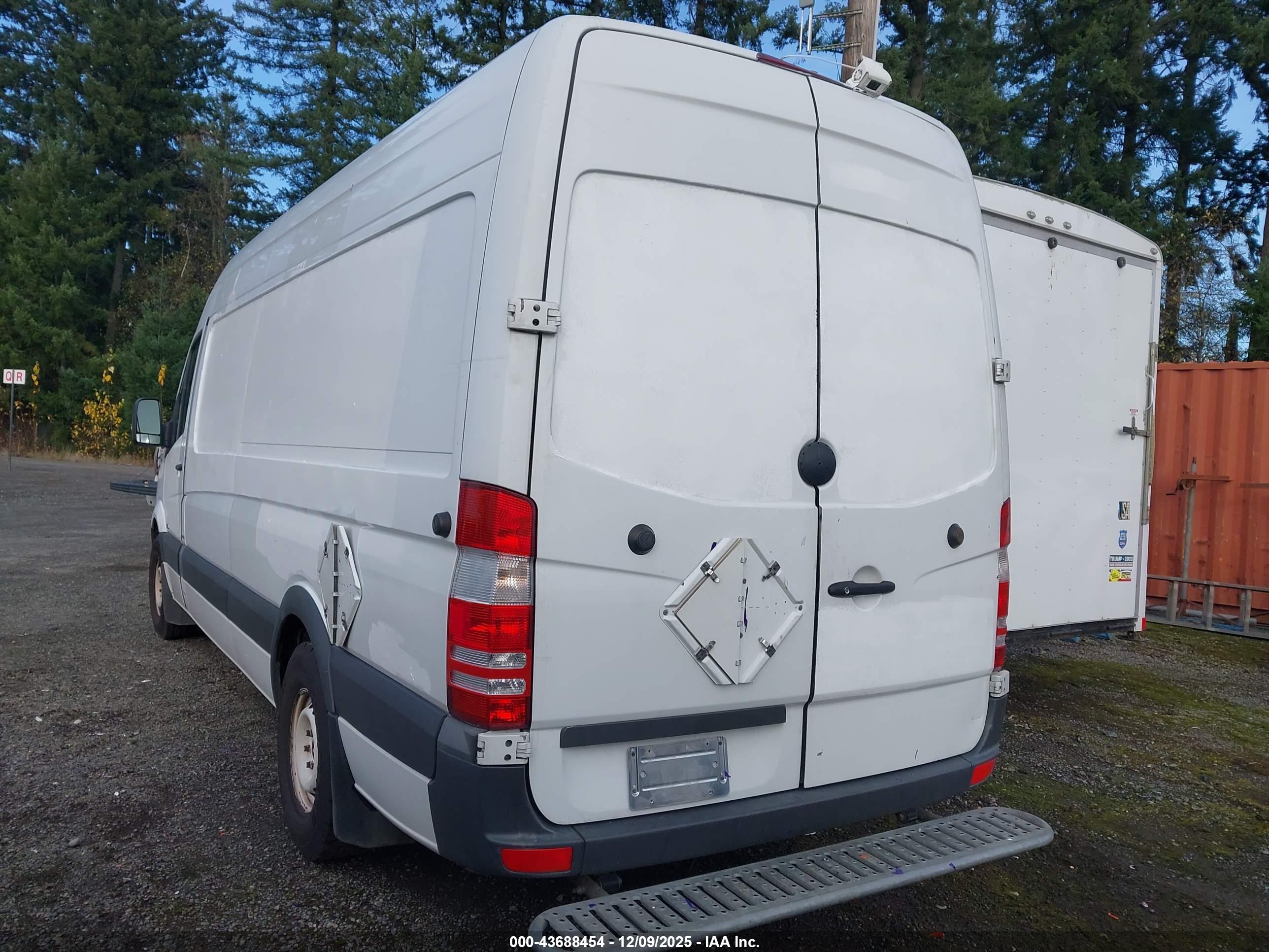 MERCEDES-BENZ SPRINTER image 3