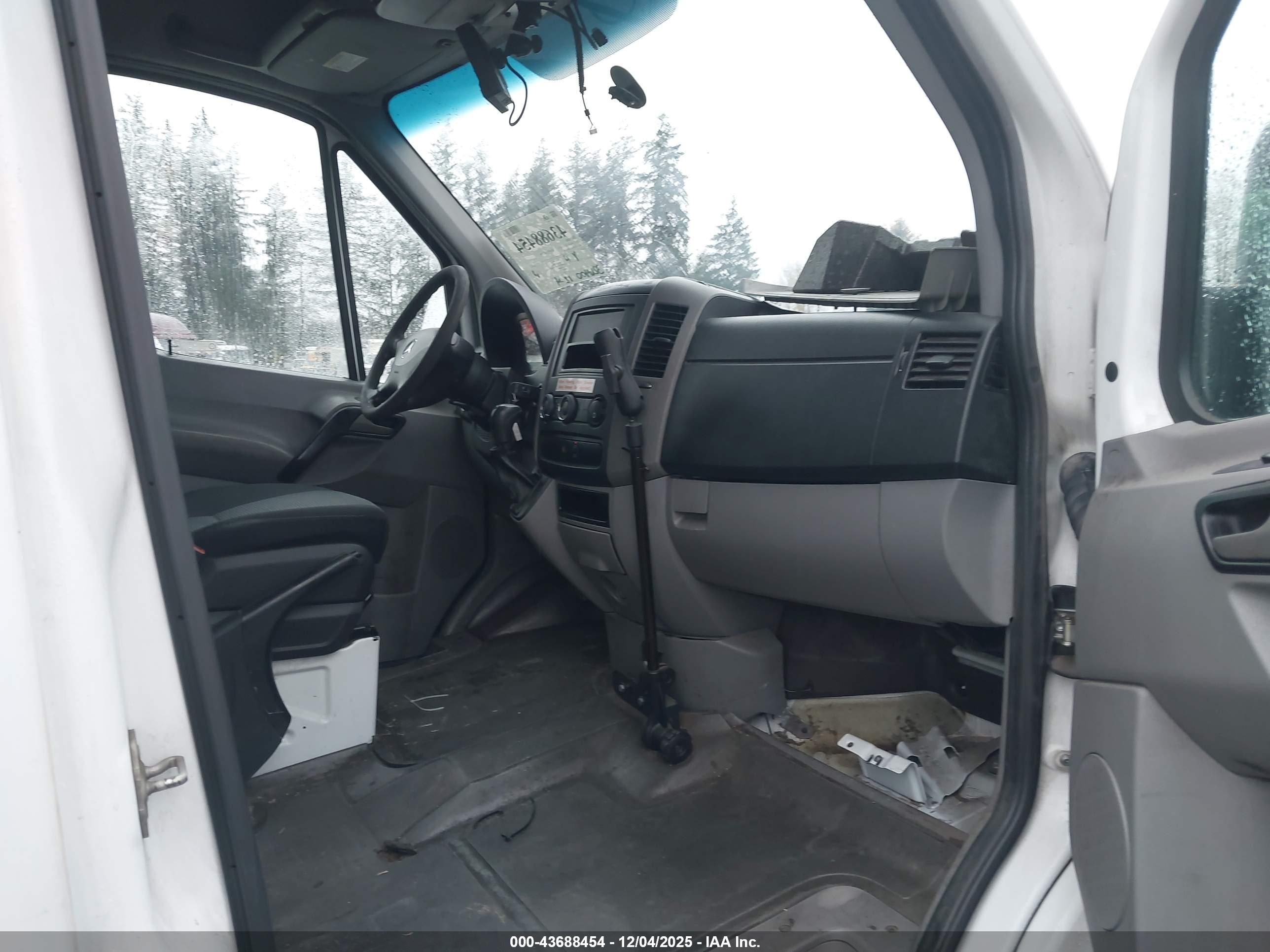 MERCEDES-BENZ SPRINTER image 5