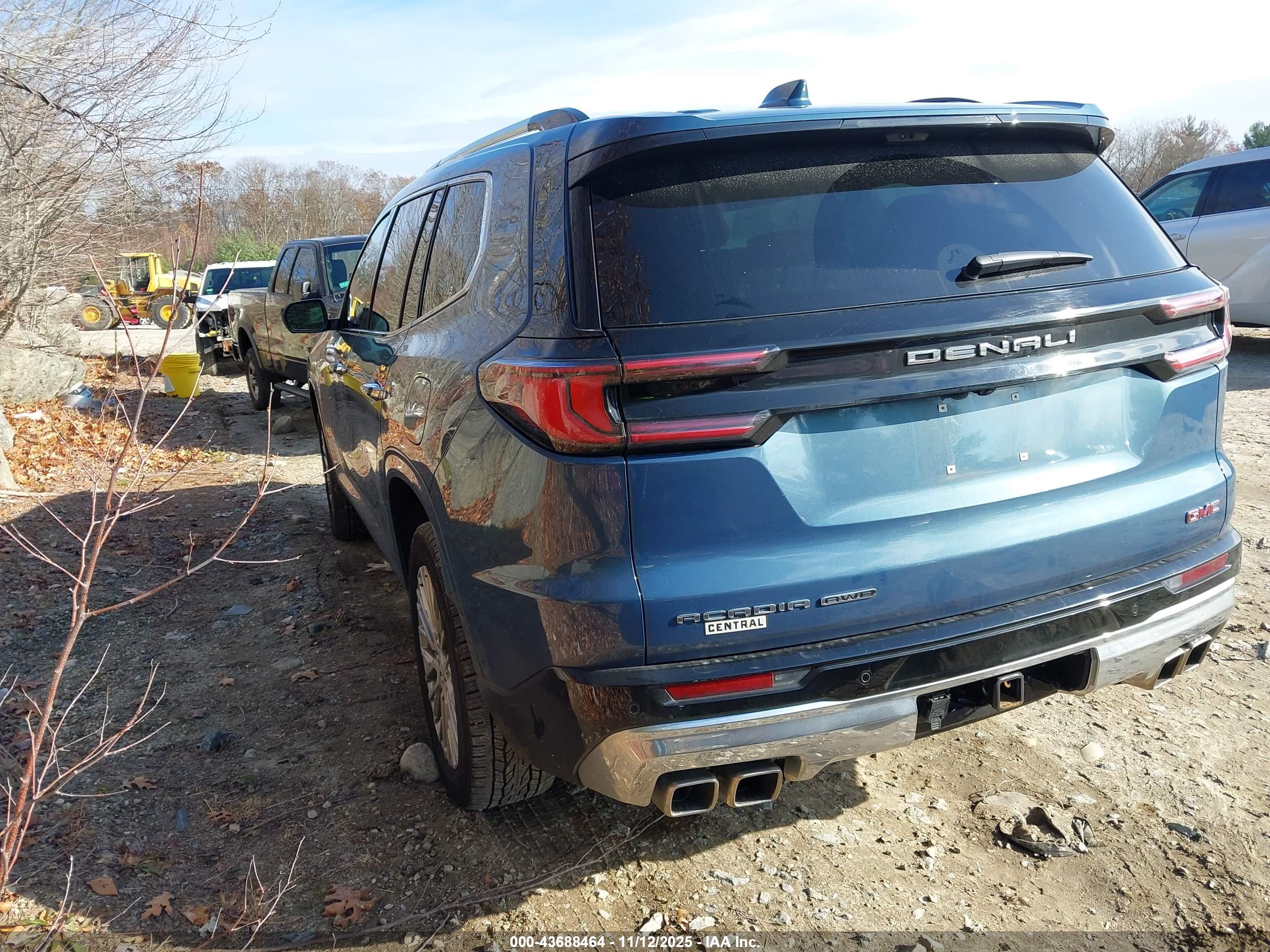 GMC ACADIA image 3