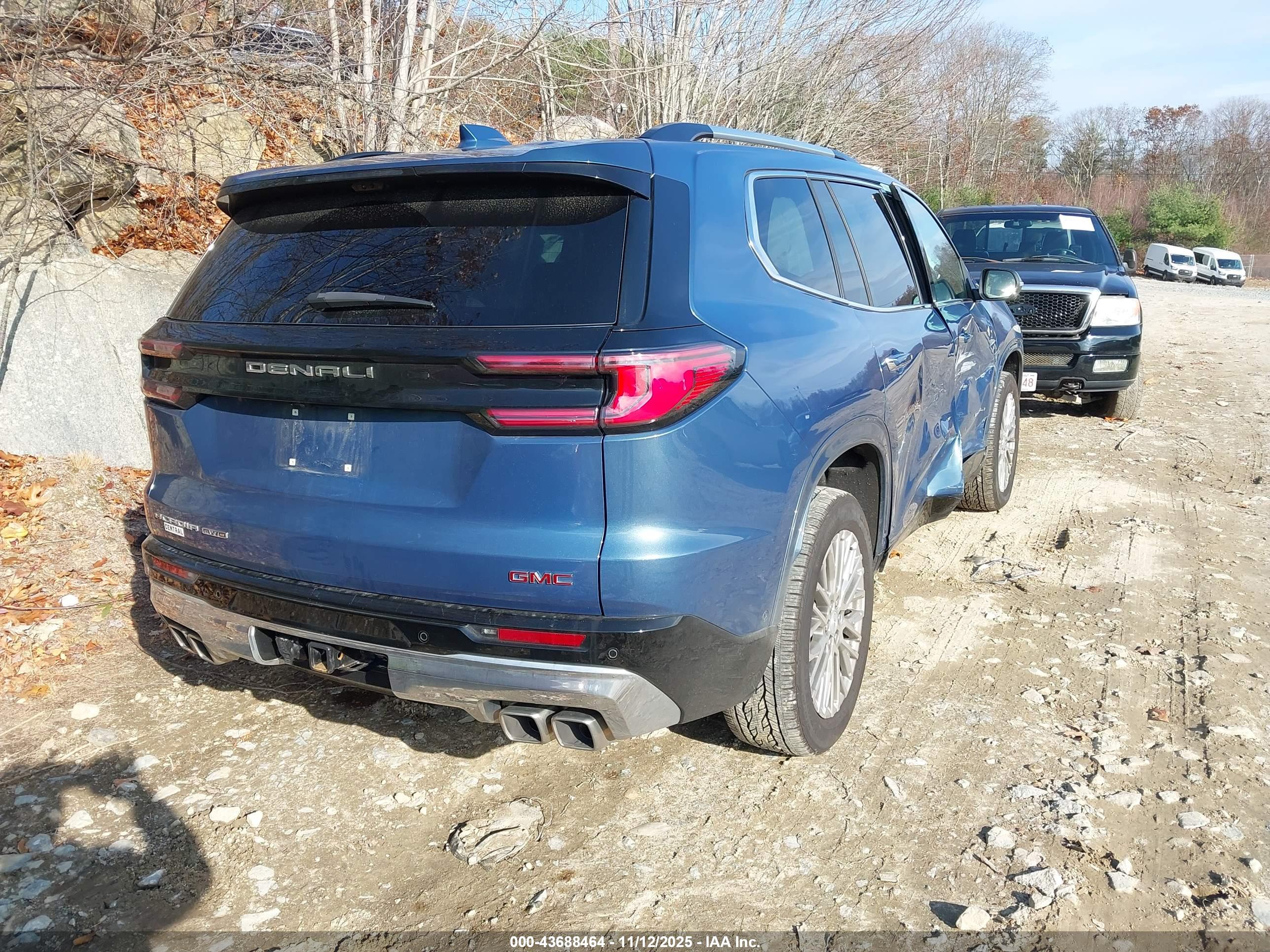GMC ACADIA image 4