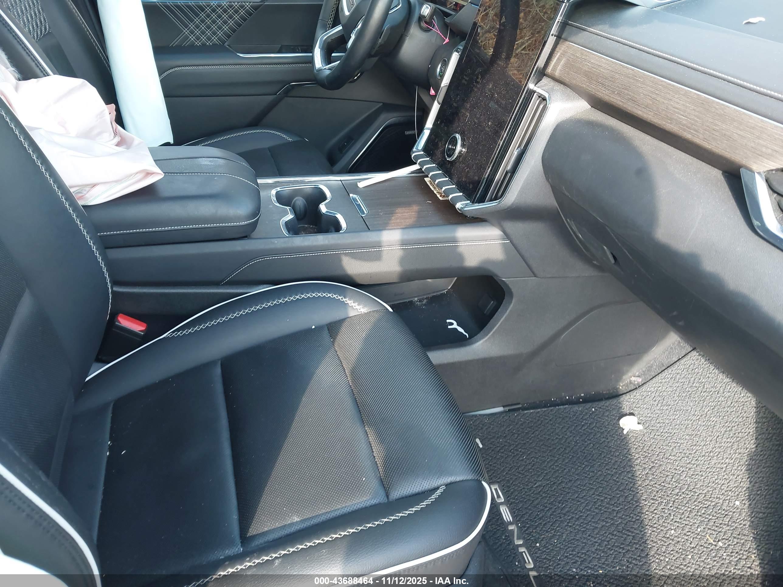 GMC ACADIA image 5