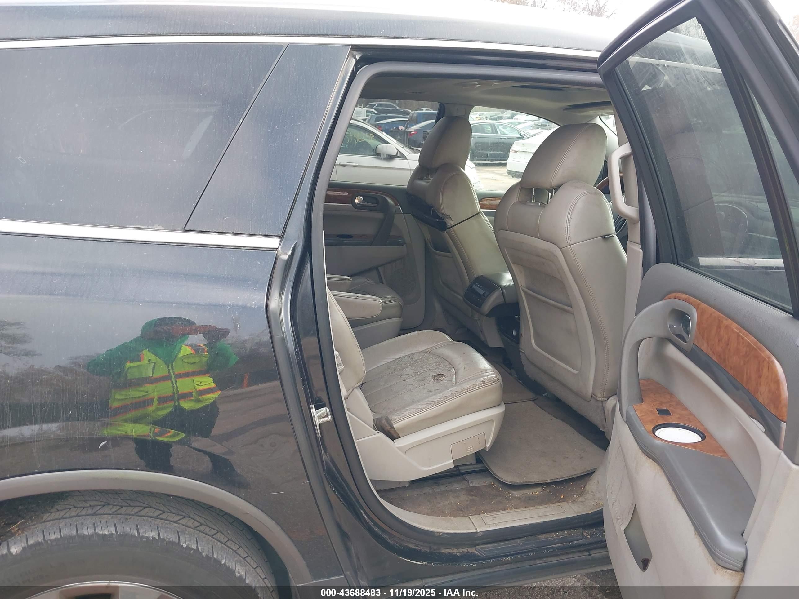 BUICK ENCLAVE image 8