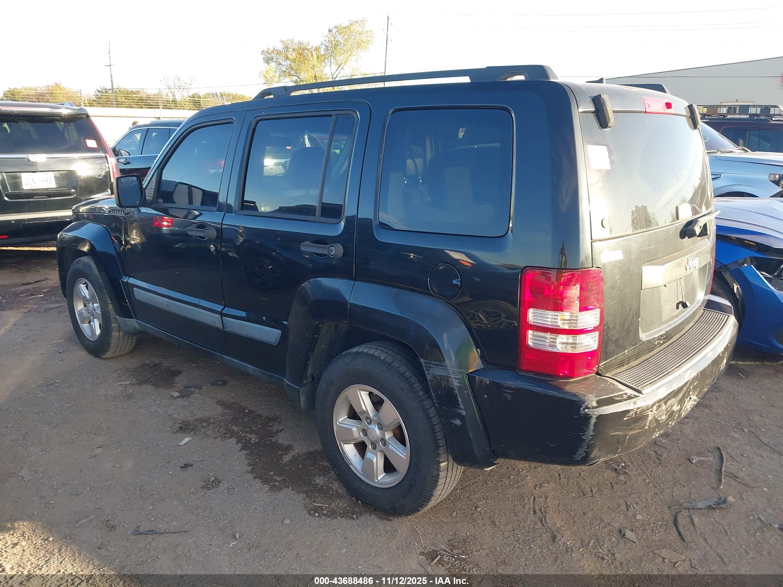 JEEP LIBERTY image 3