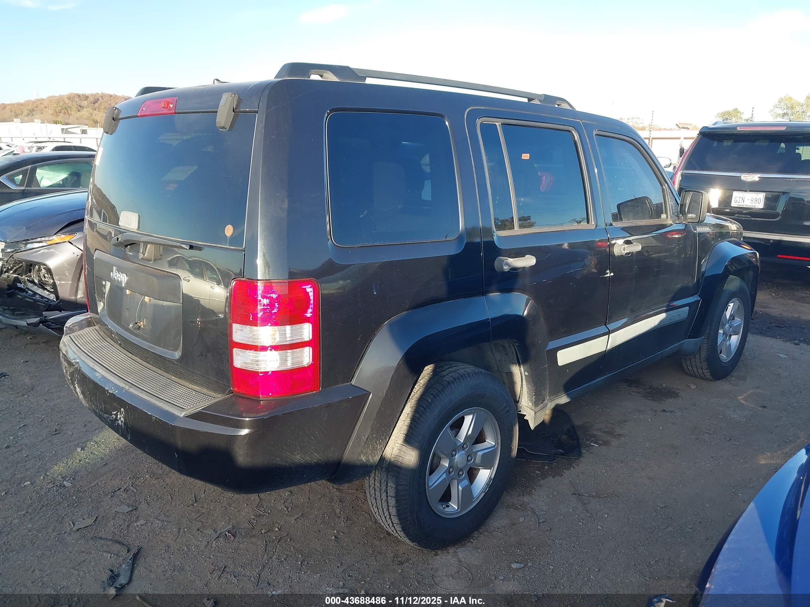 JEEP LIBERTY image 4