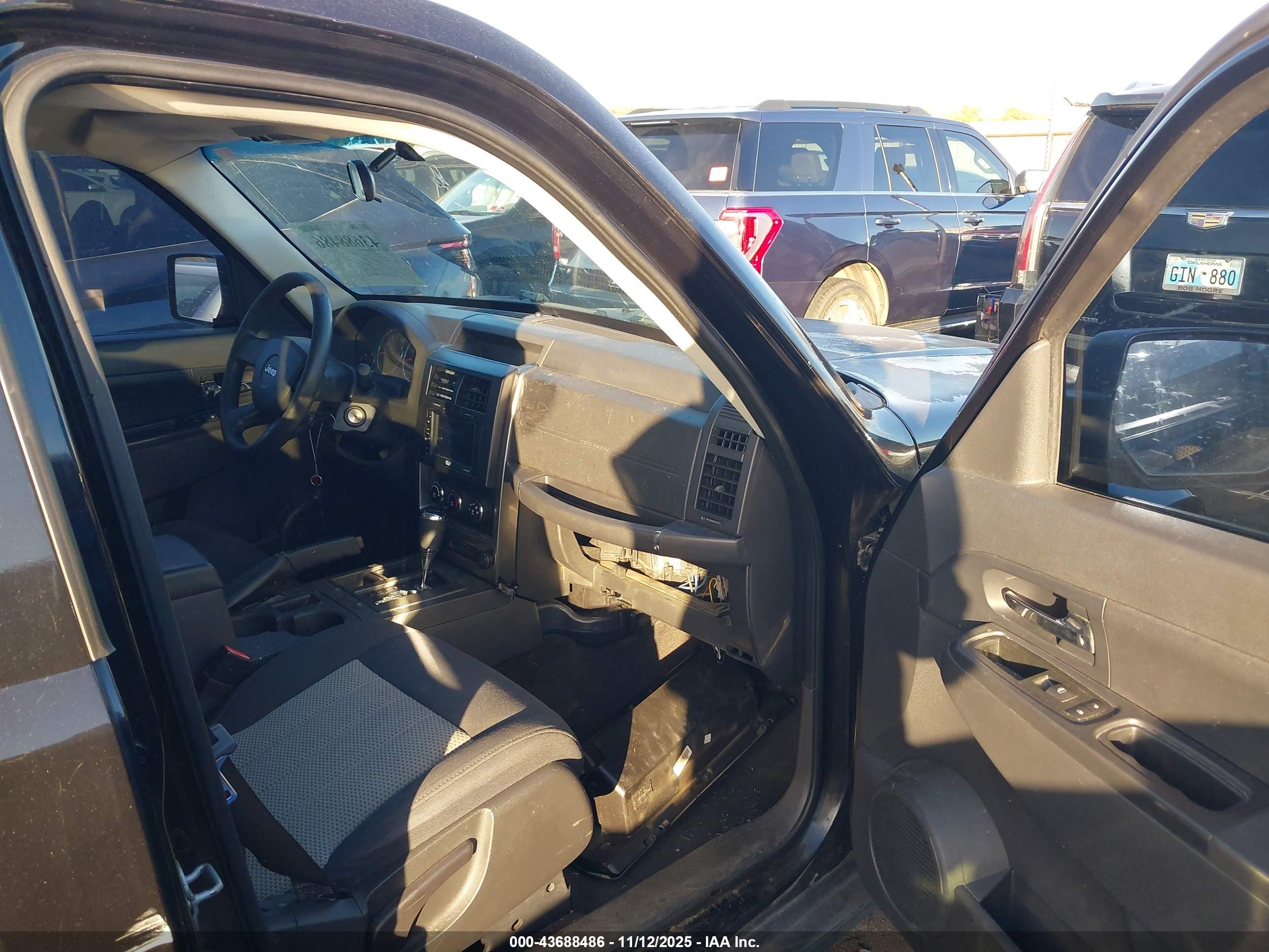 JEEP LIBERTY image 5