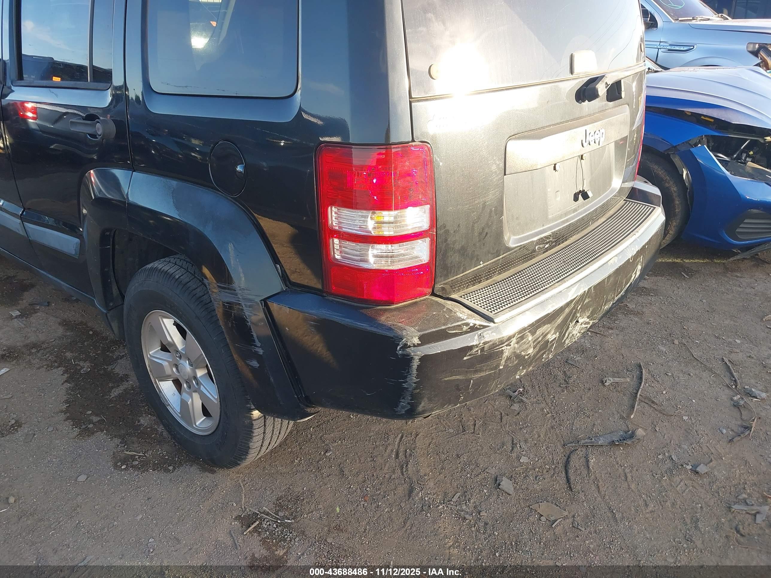 JEEP LIBERTY image 6