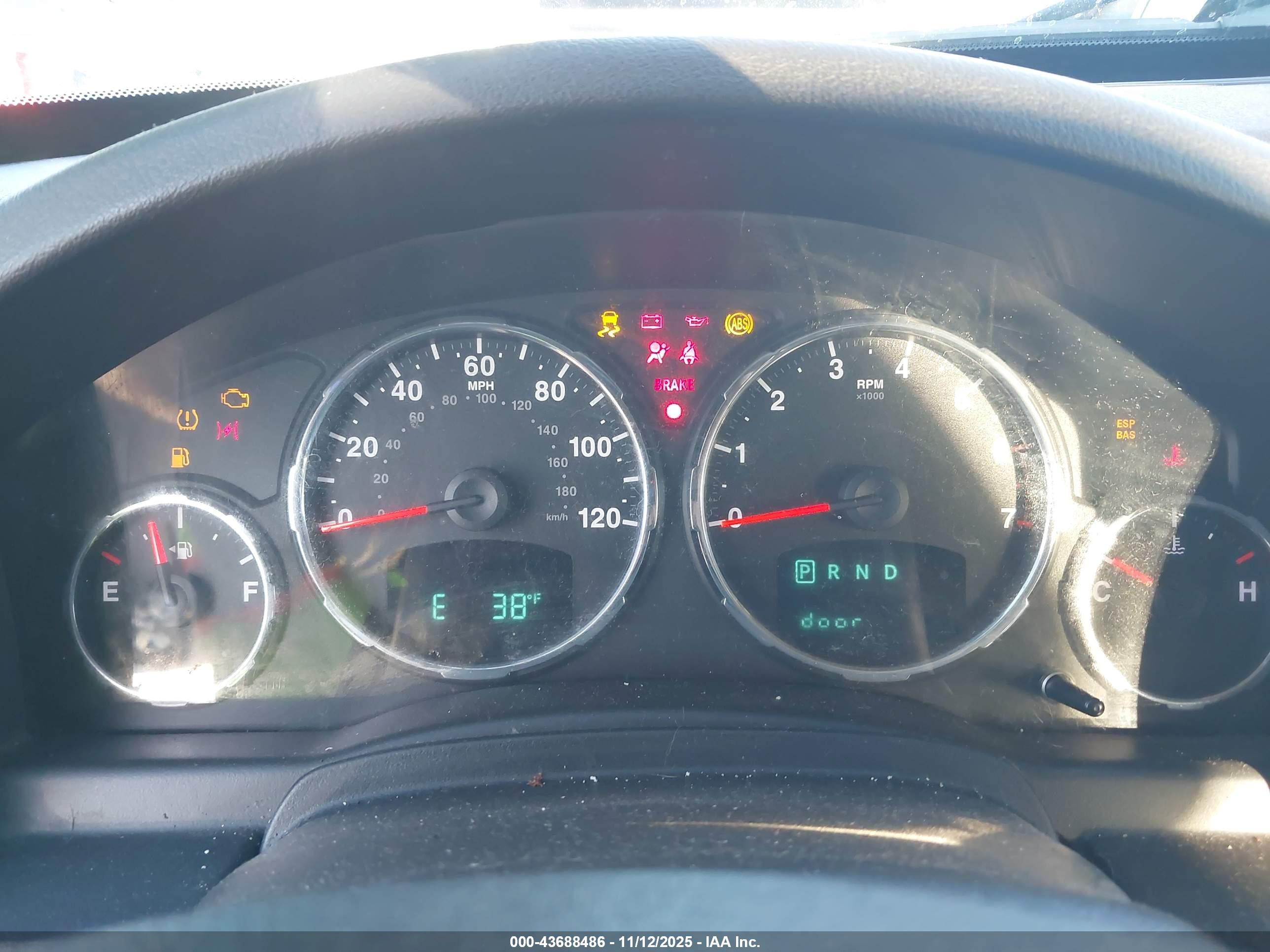 JEEP LIBERTY image 7