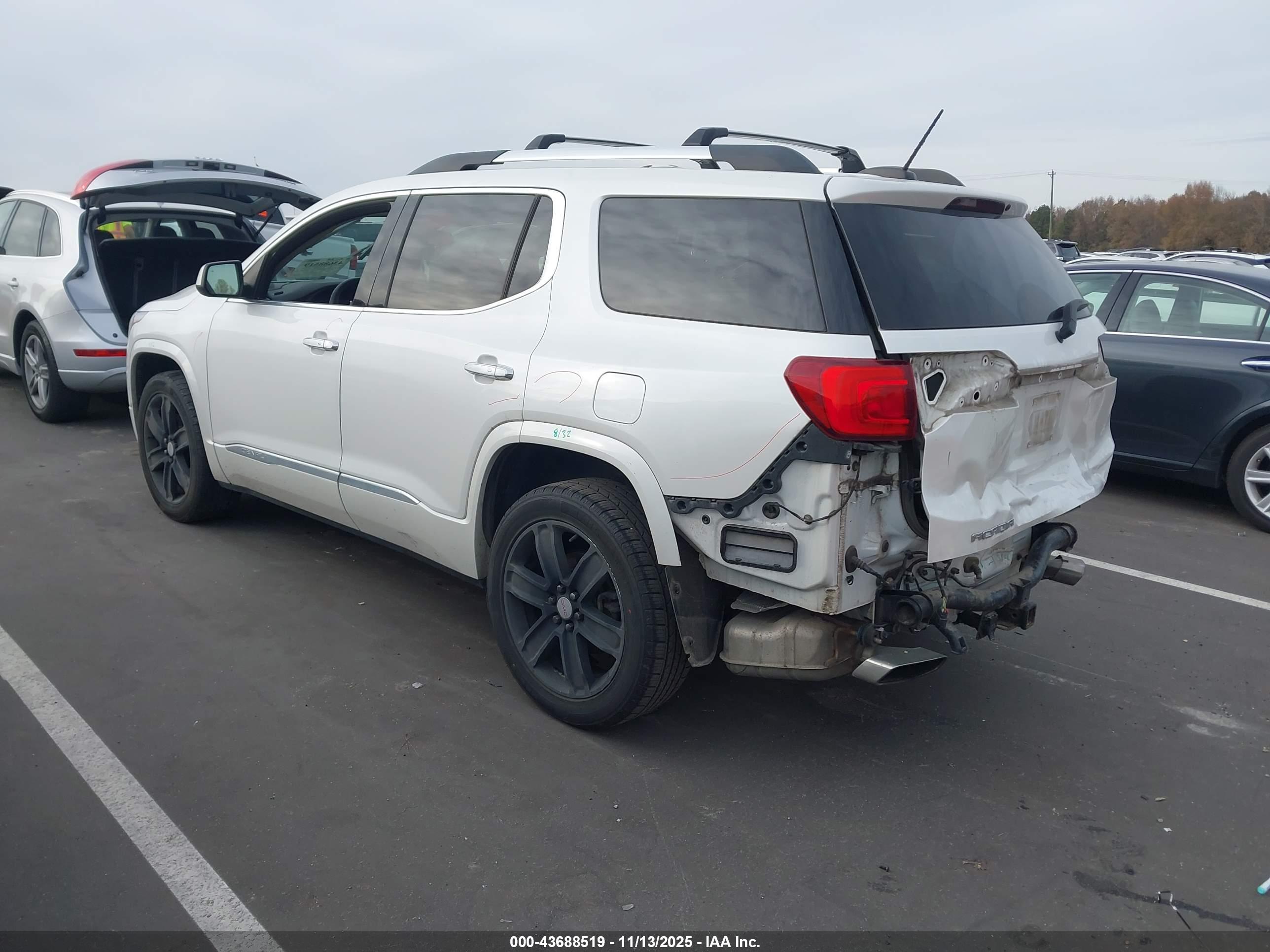 GMC ACADIA image 3