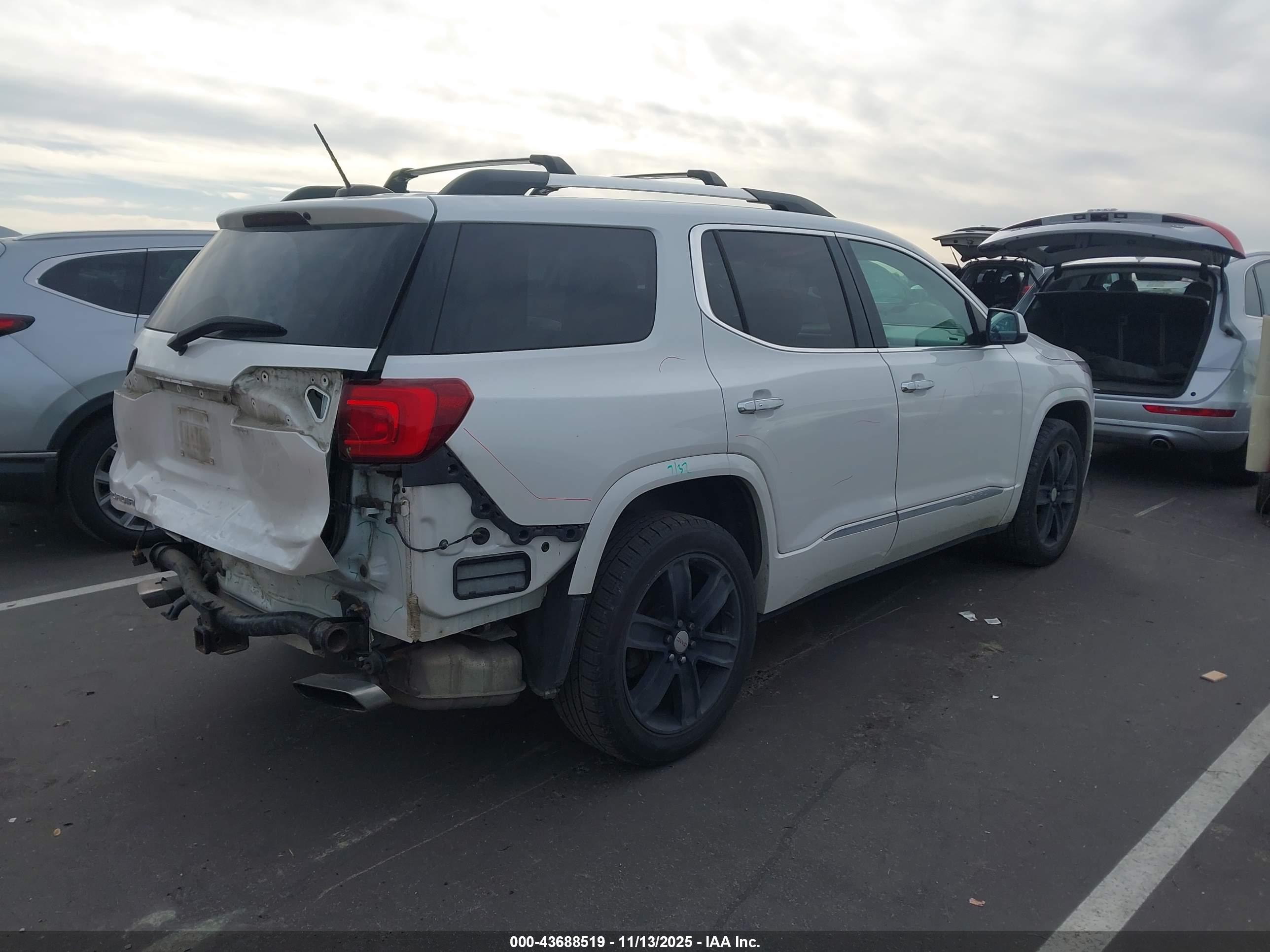 GMC ACADIA image 4