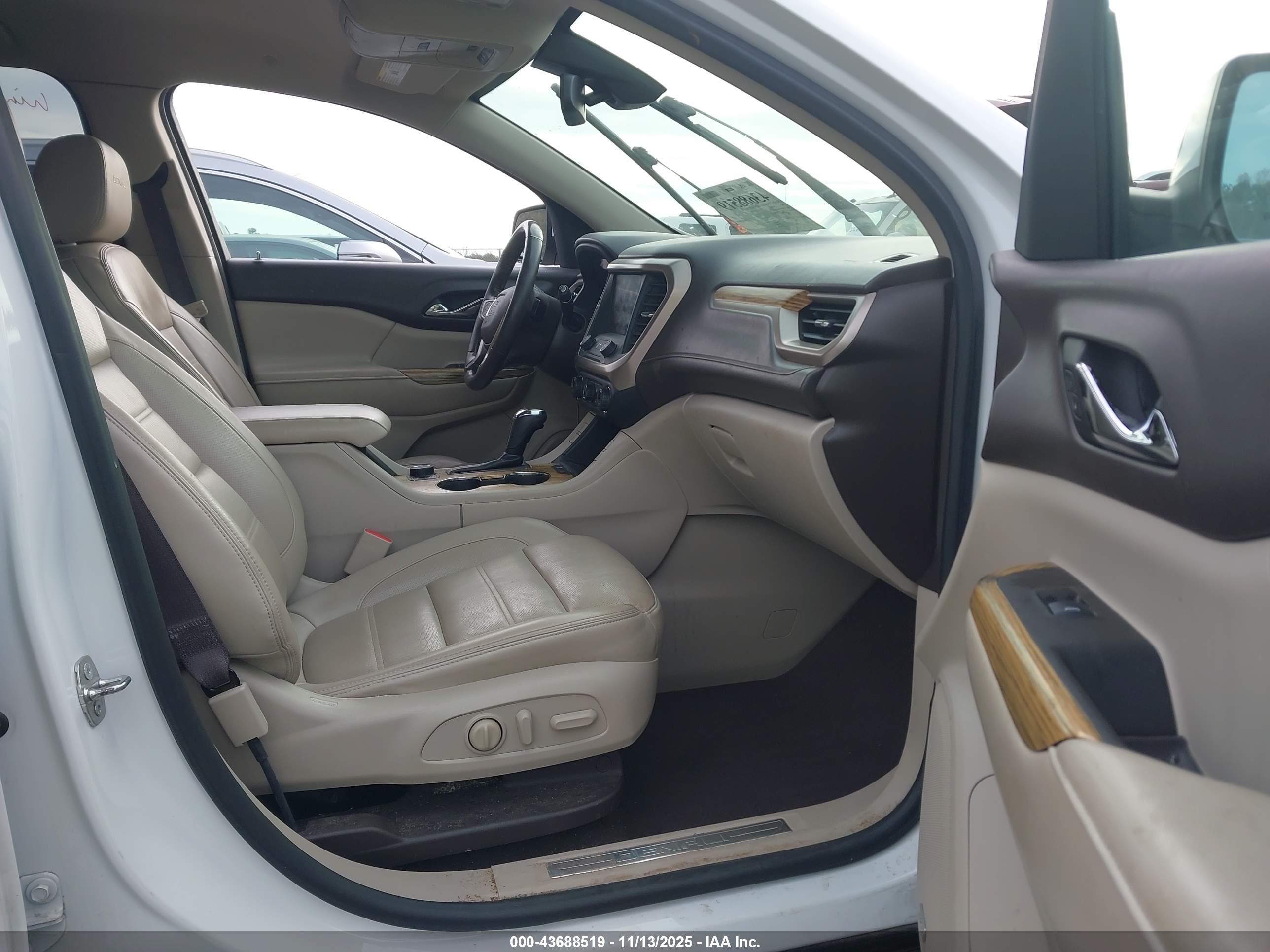 GMC ACADIA image 5