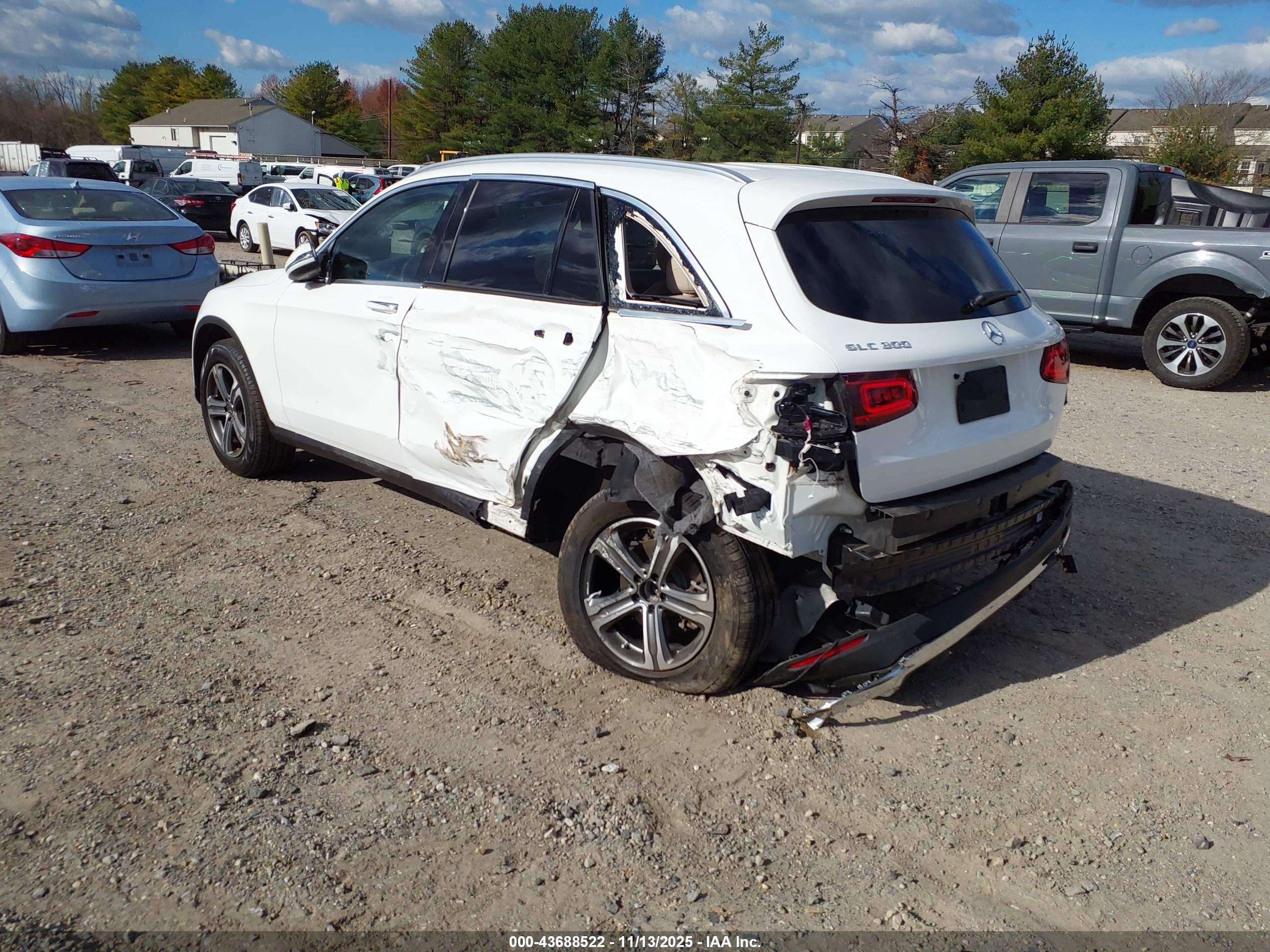 MERCEDES-BENZ GLC image 3