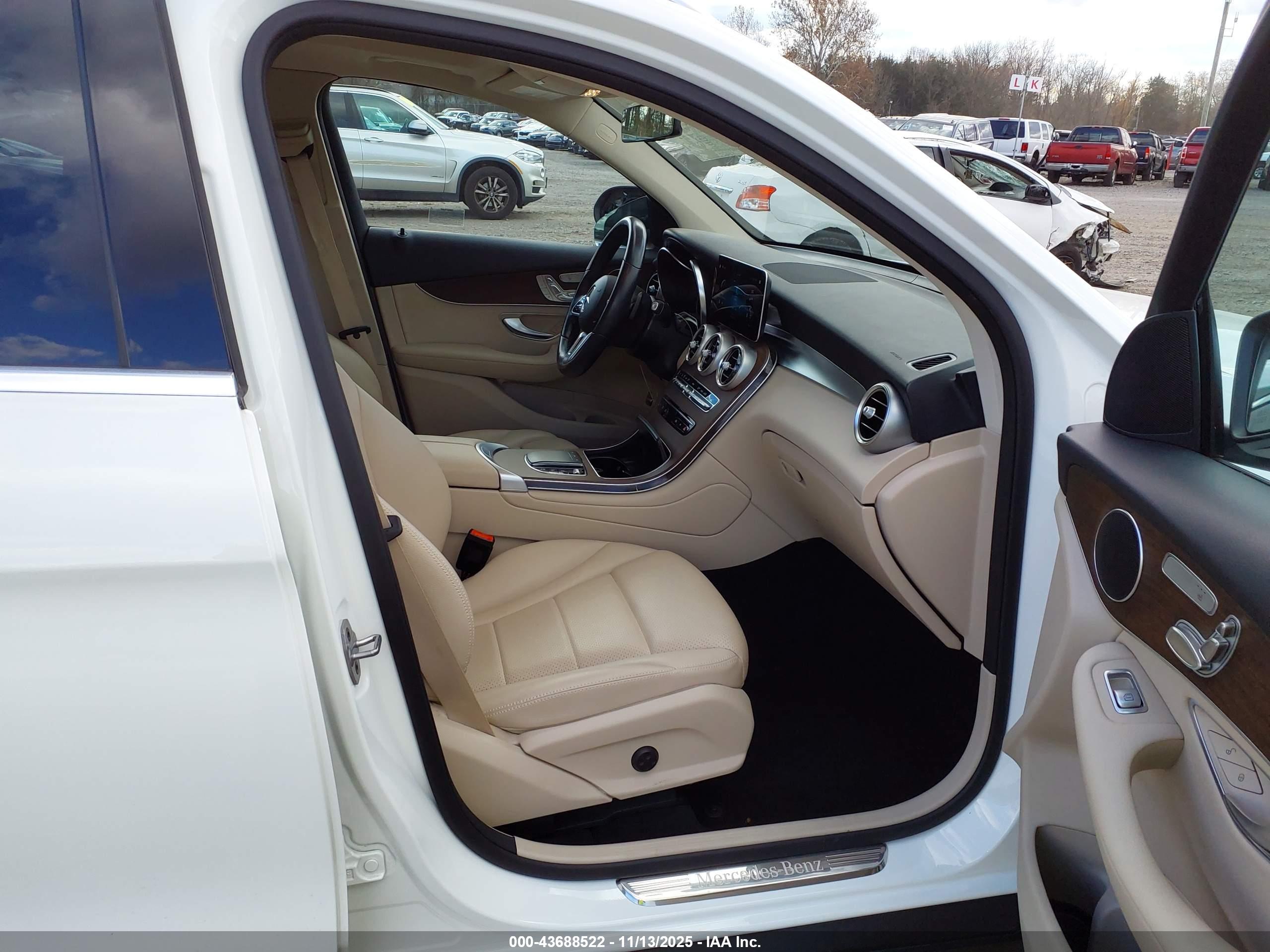 MERCEDES-BENZ GLC image 5