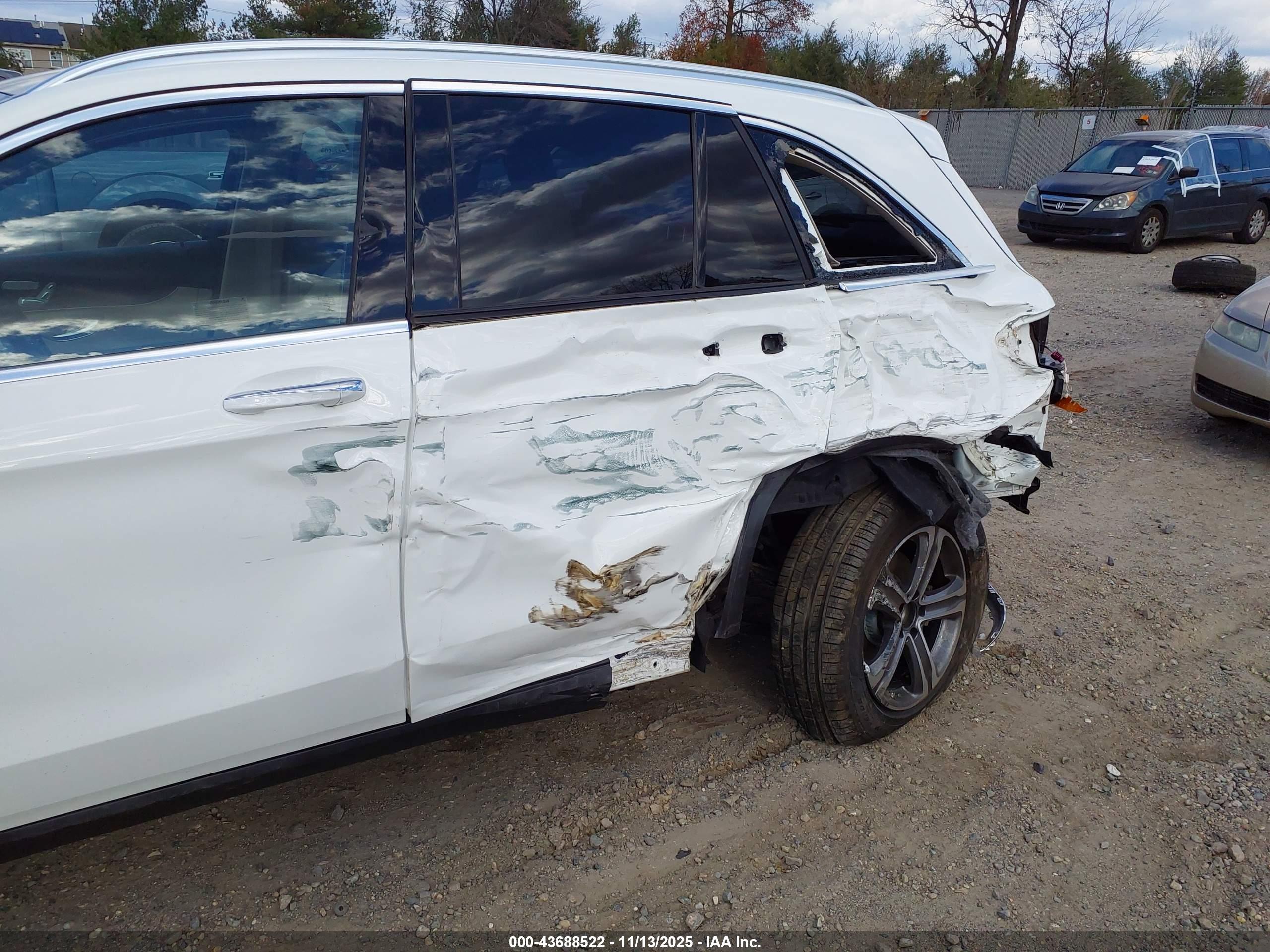 MERCEDES-BENZ GLC image 6