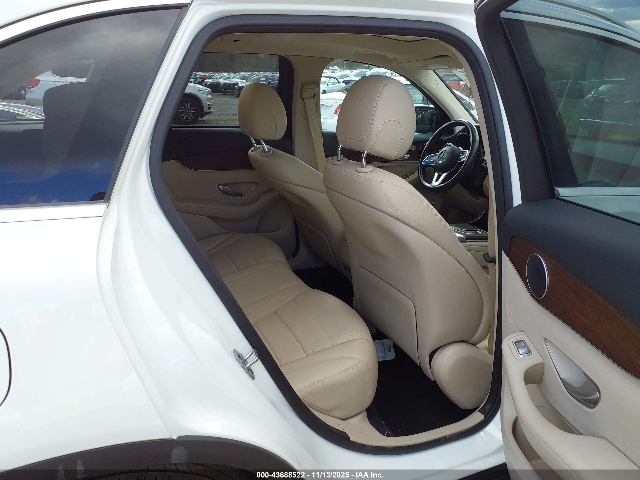 MERCEDES-BENZ GLC image 8
