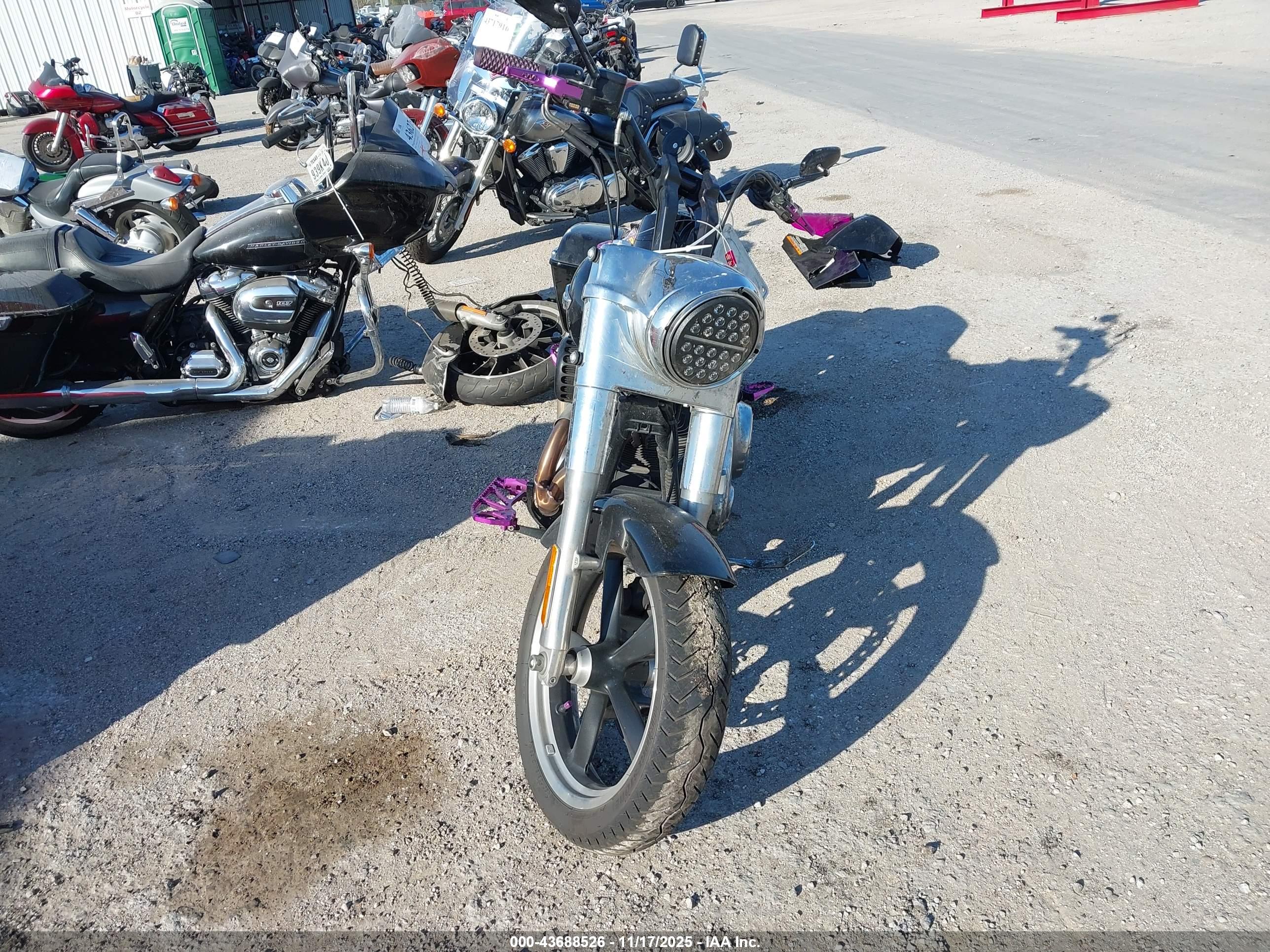 HARLEY-DAVIDSON FLD image 5