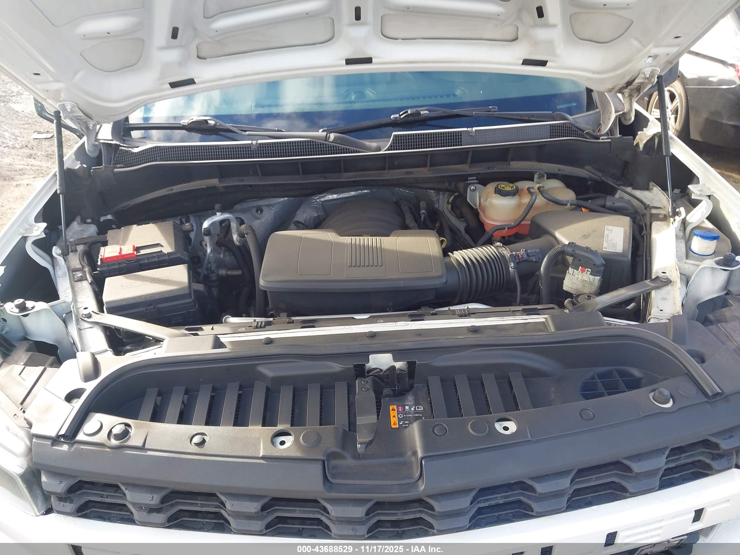 CHEVROLET SILVERADO image 10