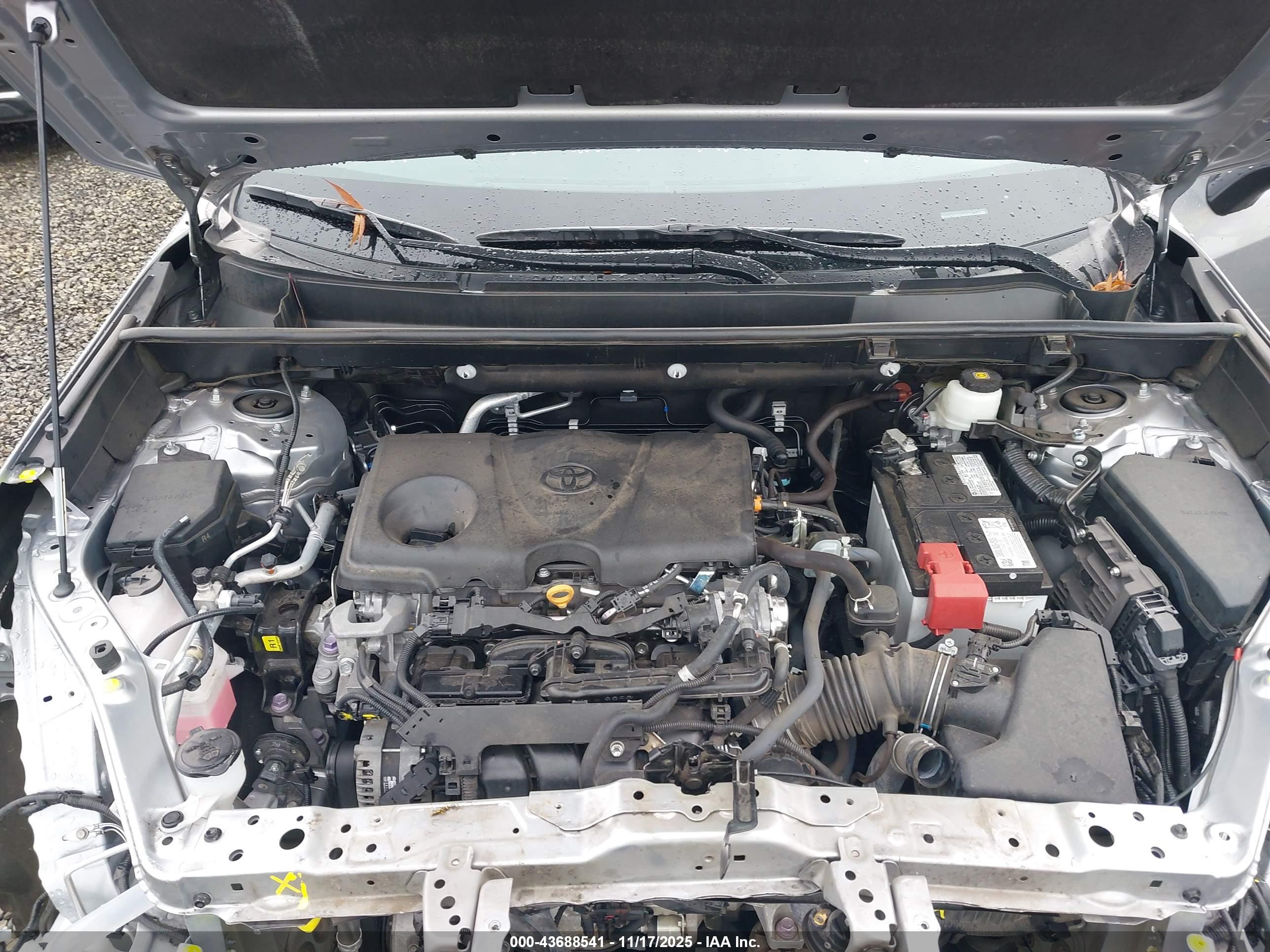 TOYOTA RAV4 image 10