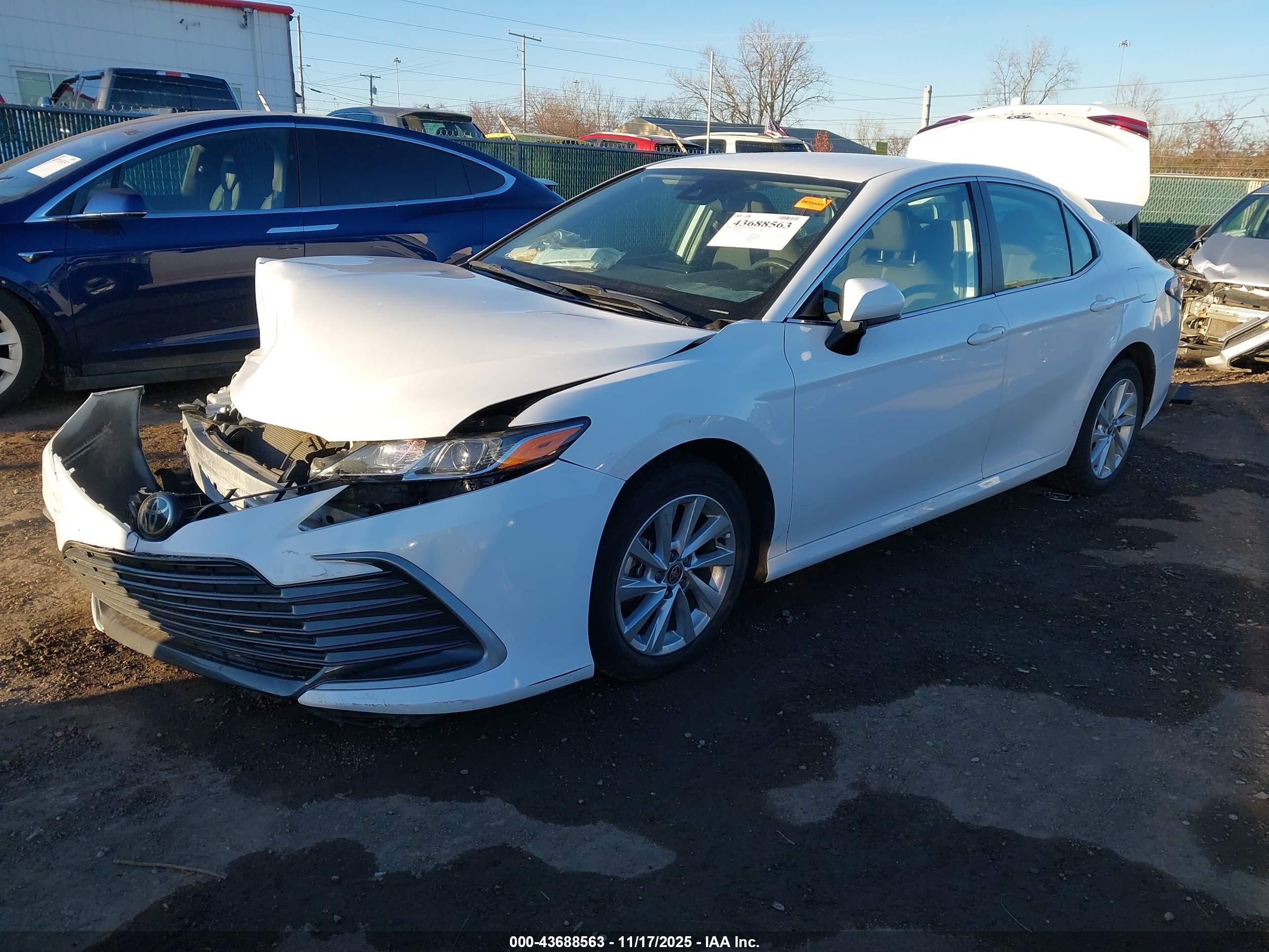 TOYOTA CAMRY image 2