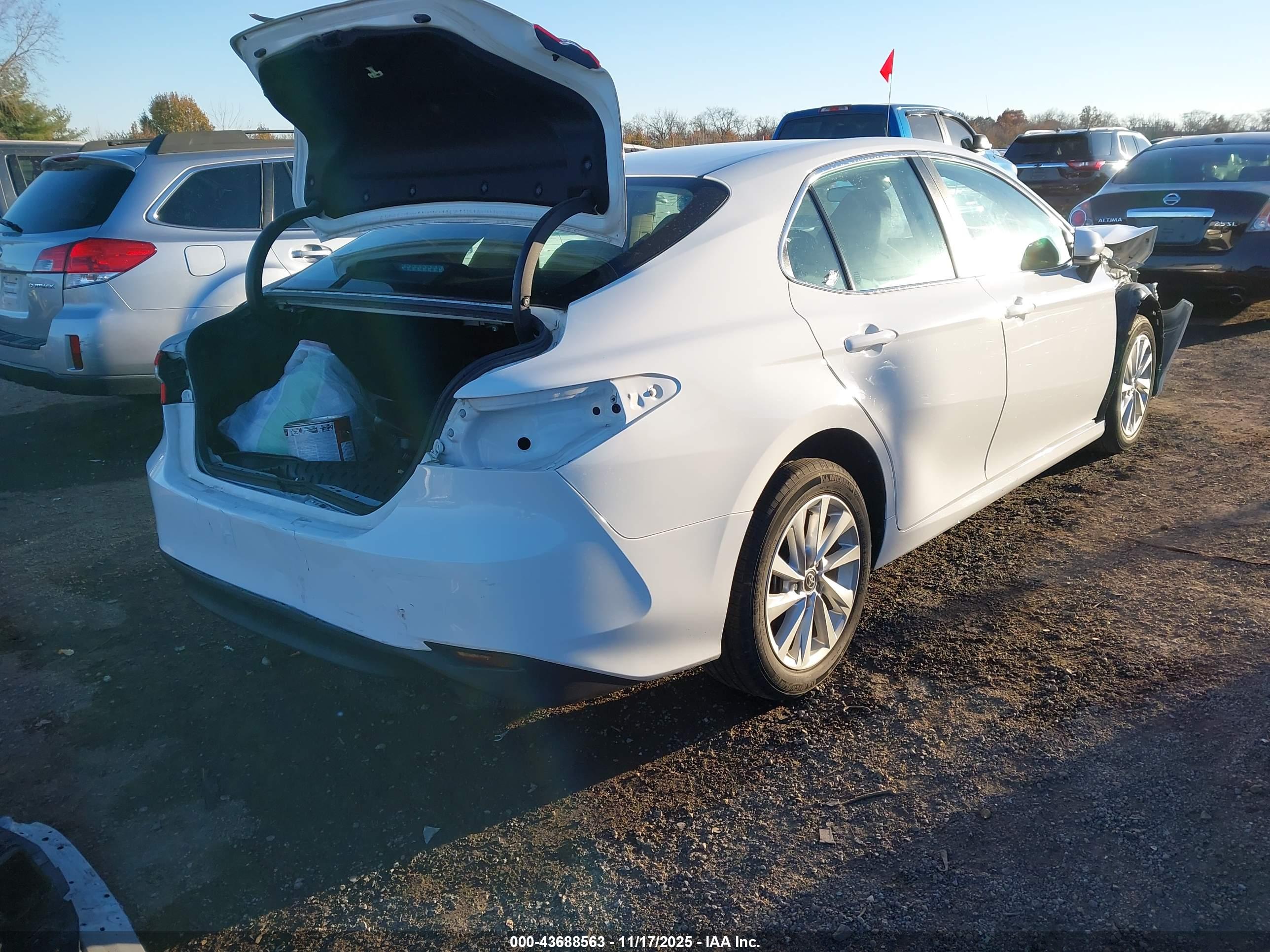 TOYOTA CAMRY image 4