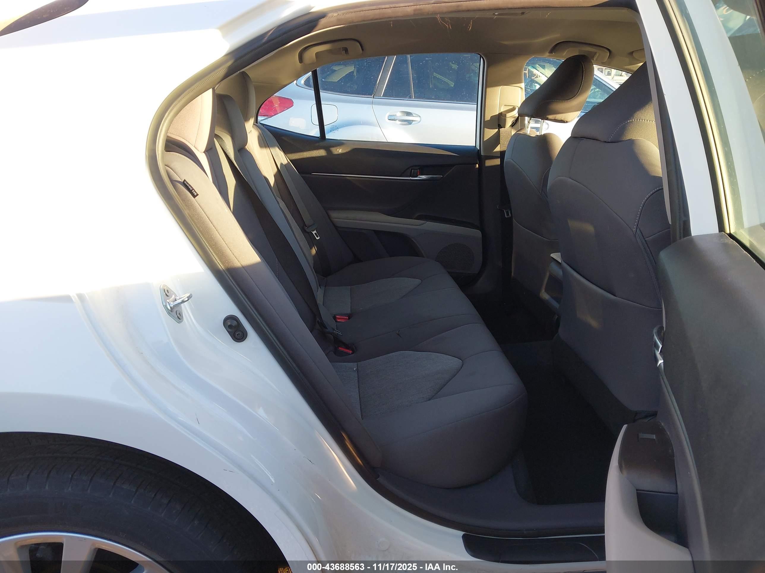 TOYOTA CAMRY image 8