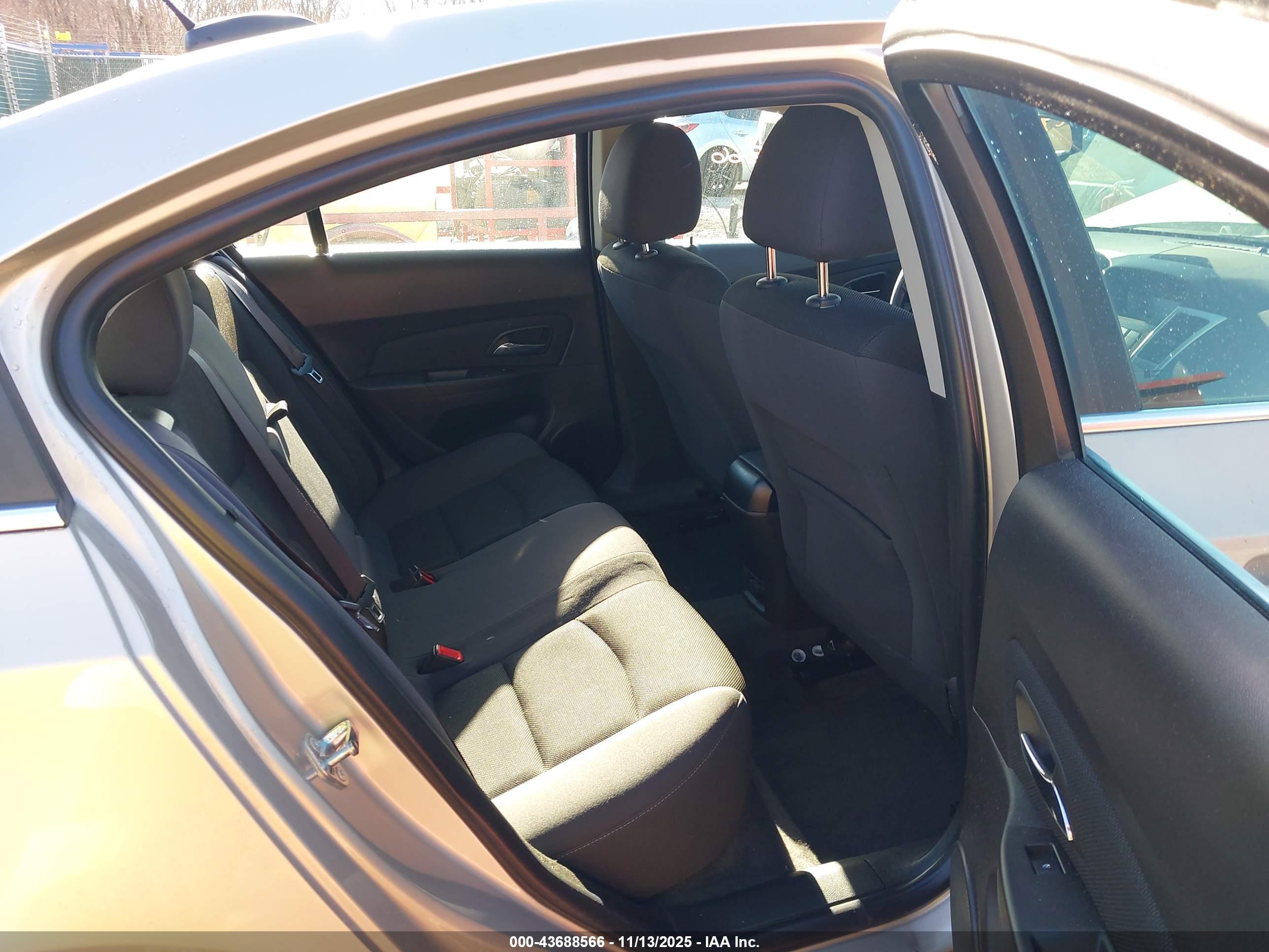 CHEVROLET CRUZE image 8