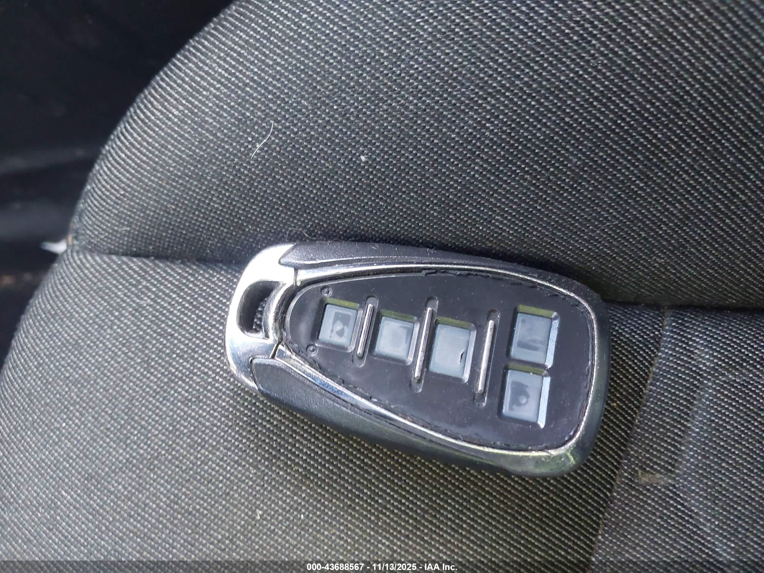 CHEVROLET EQUINOX image 11