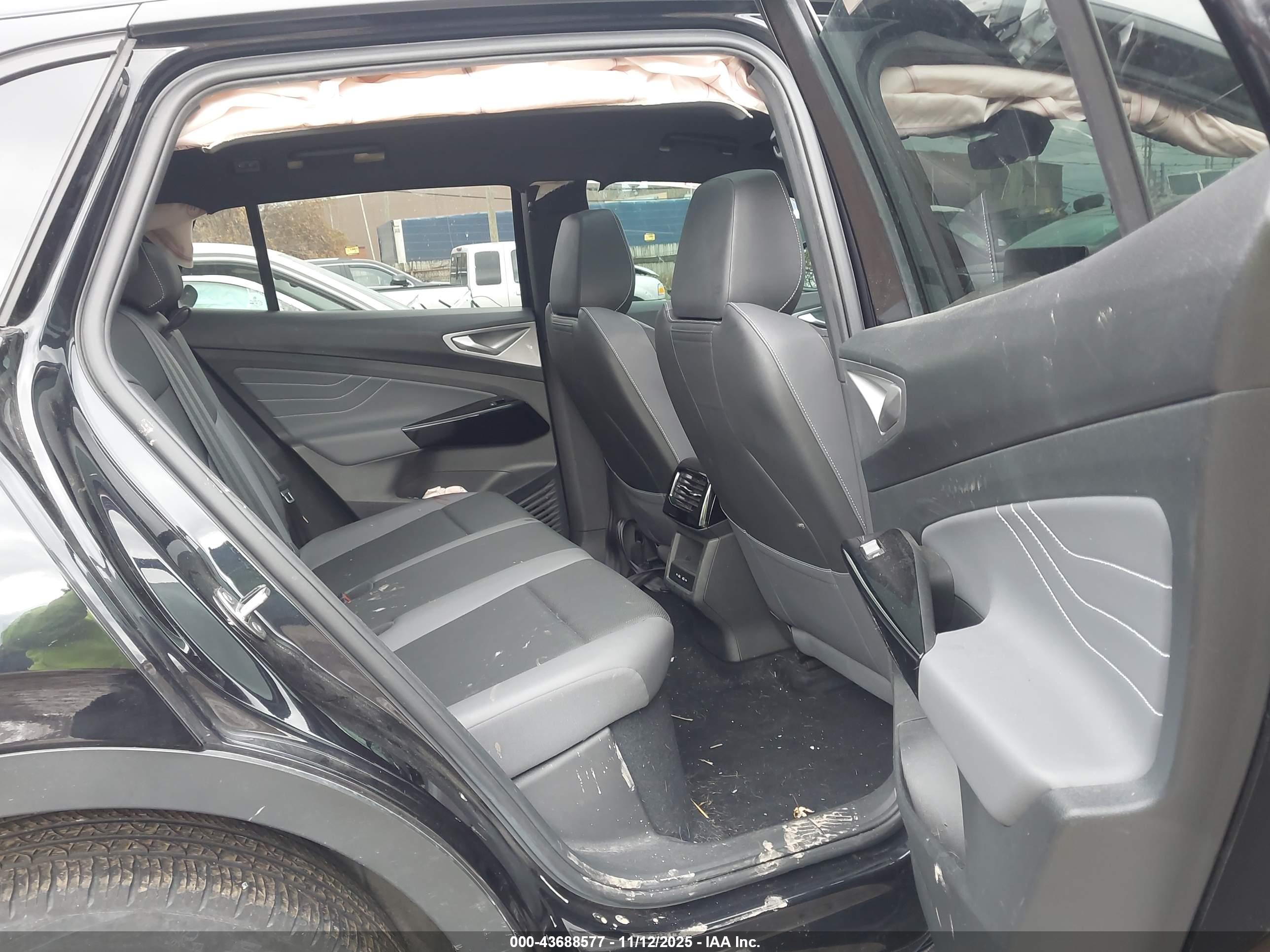 VOLKSWAGEN ID.4 image 8