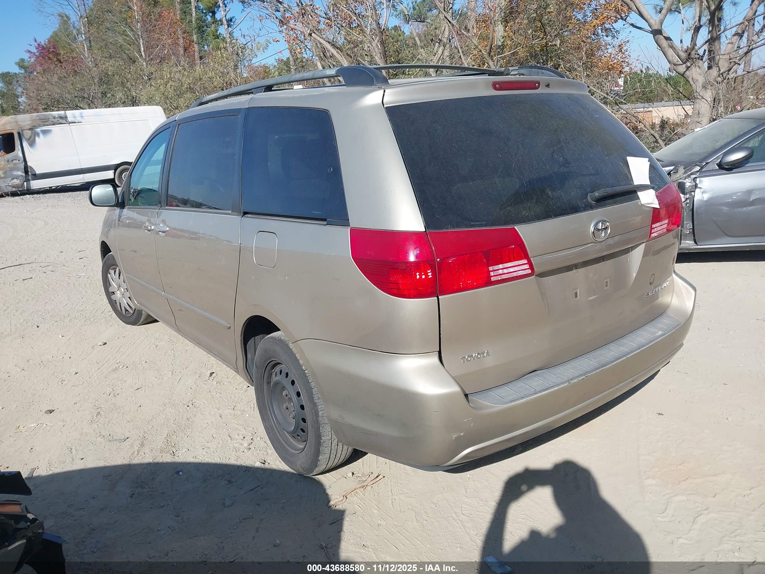 TOYOTA SIENNA image 3