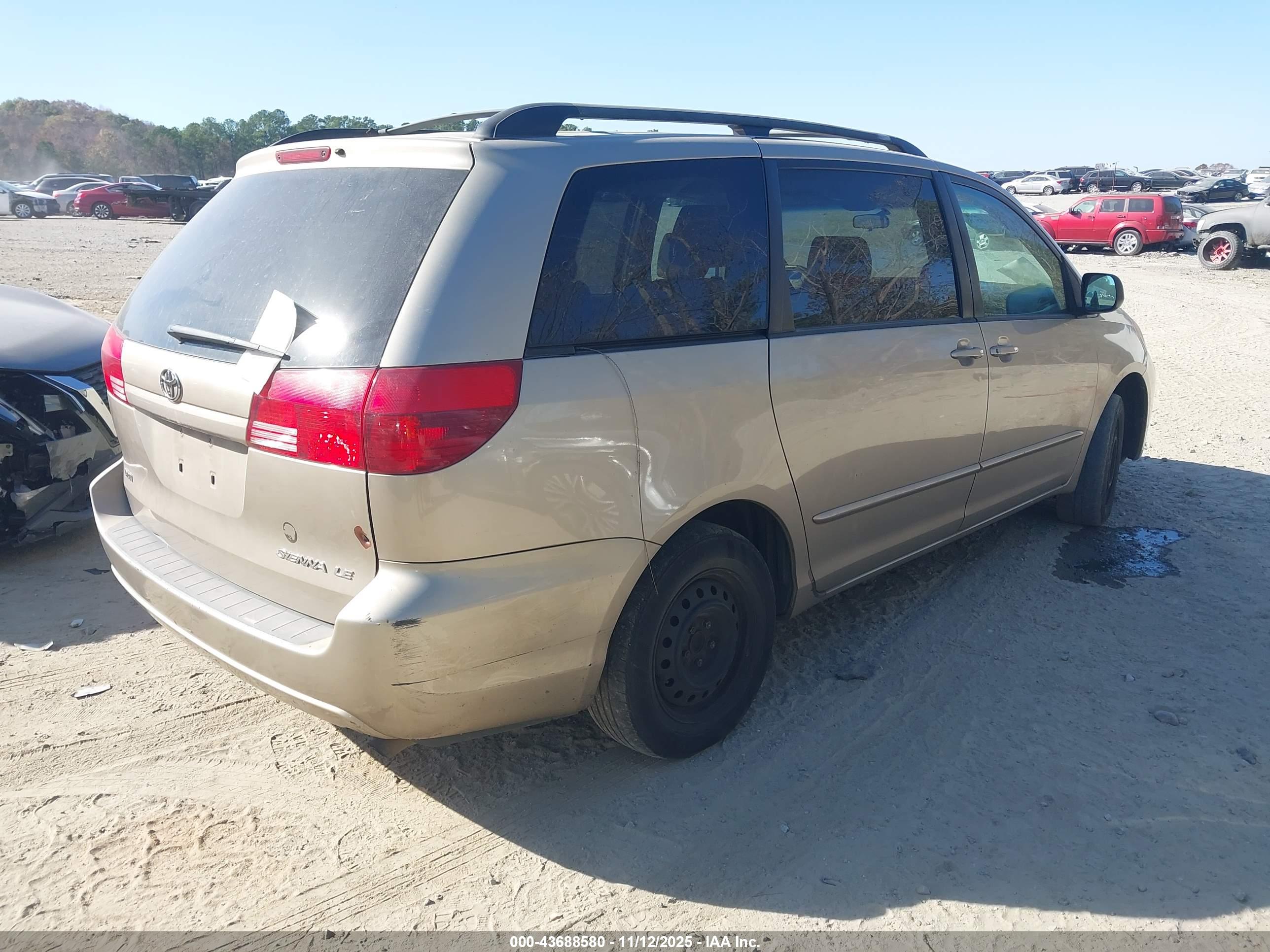 TOYOTA SIENNA image 4