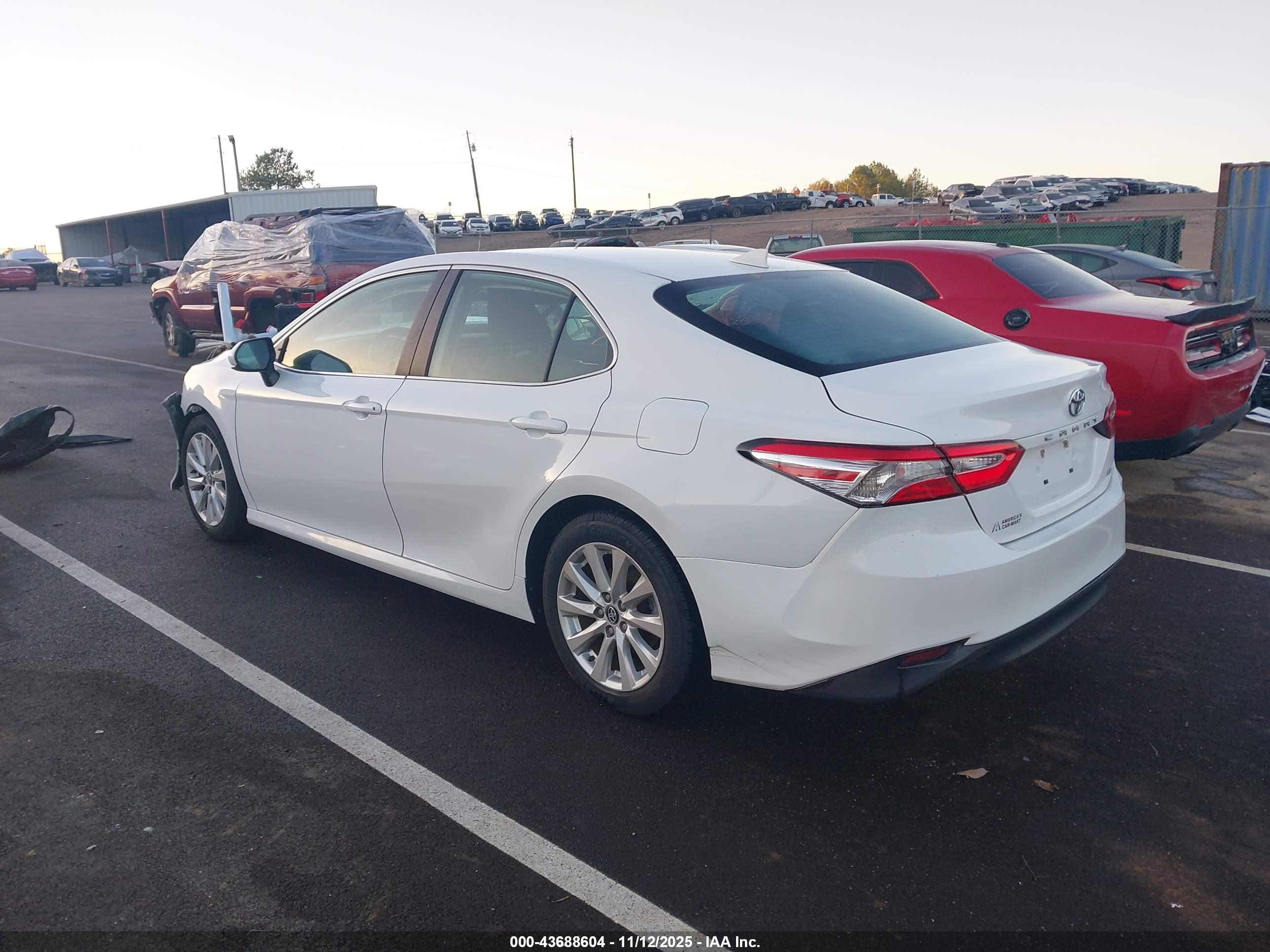 TOYOTA CAMRY image 3