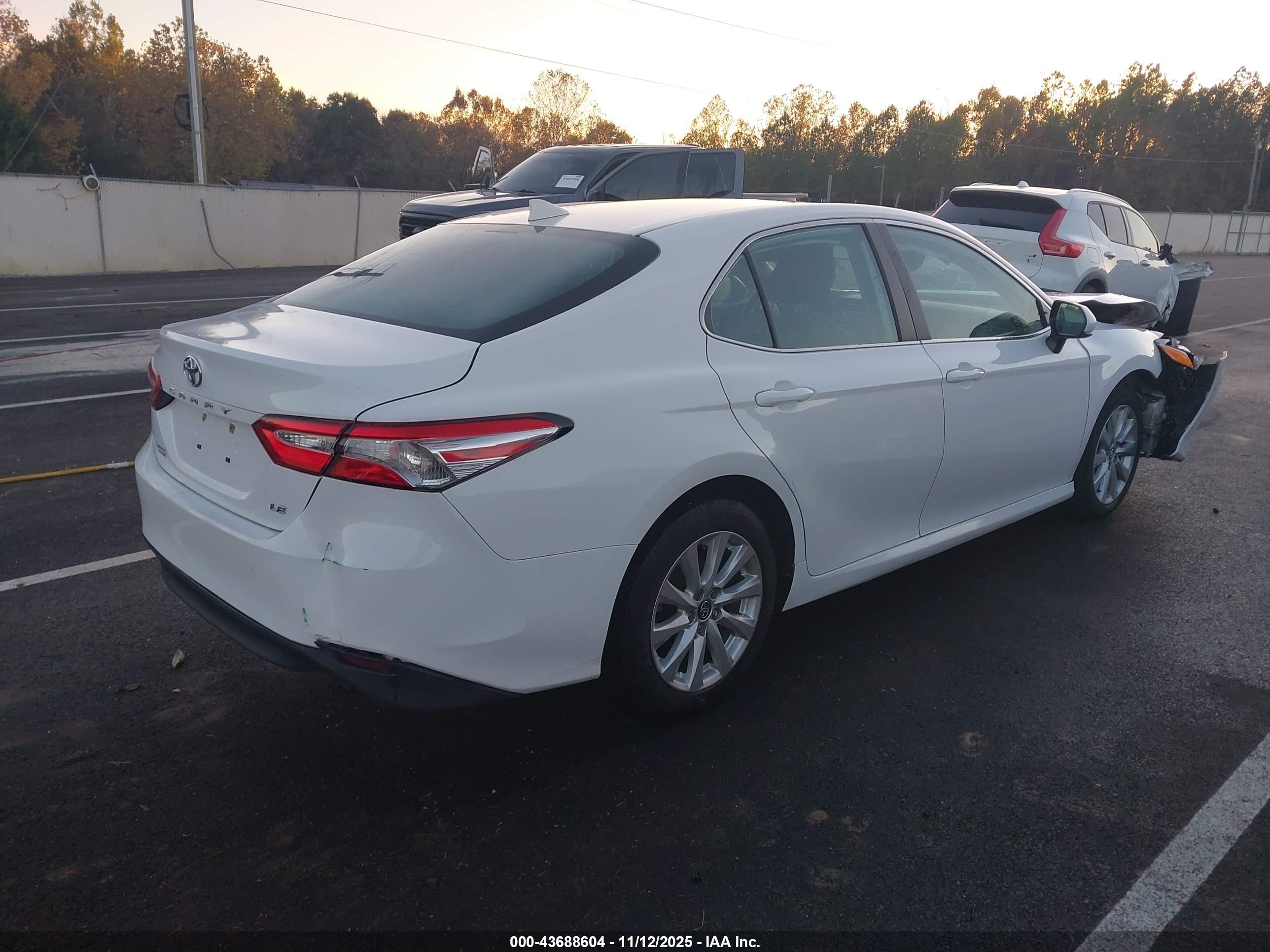 TOYOTA CAMRY image 4