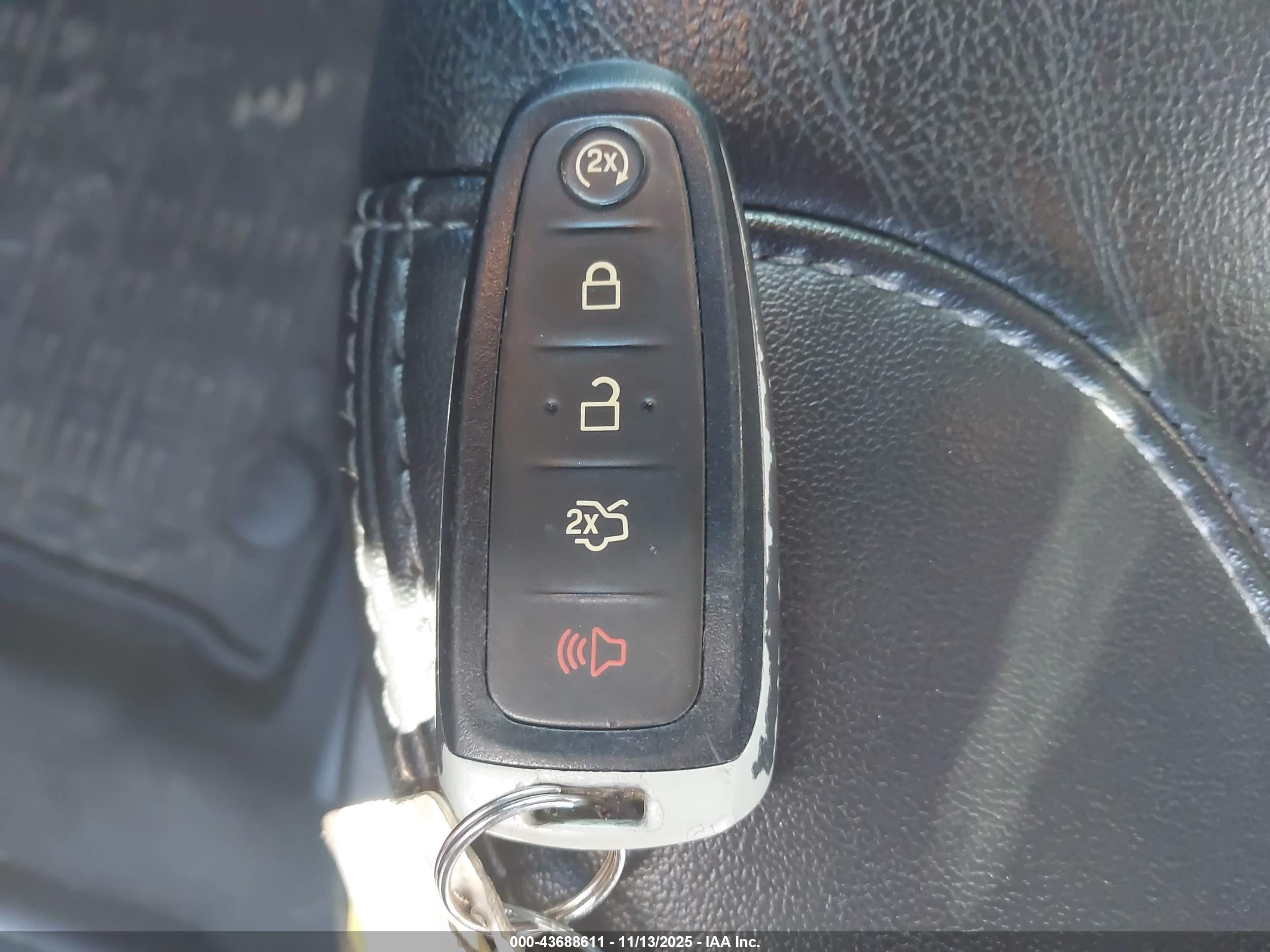 FORD TAURUS image 11