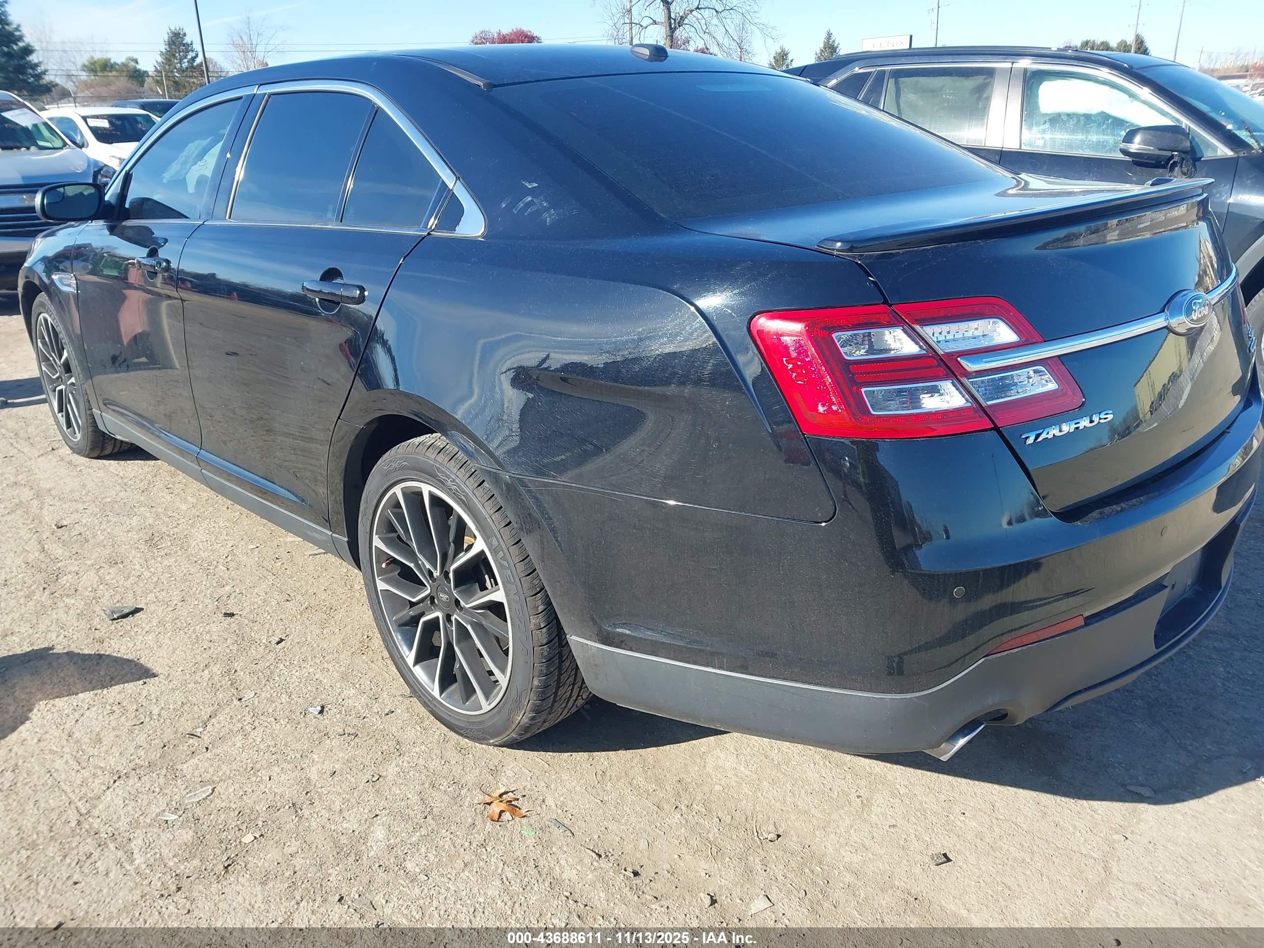 FORD TAURUS image 3