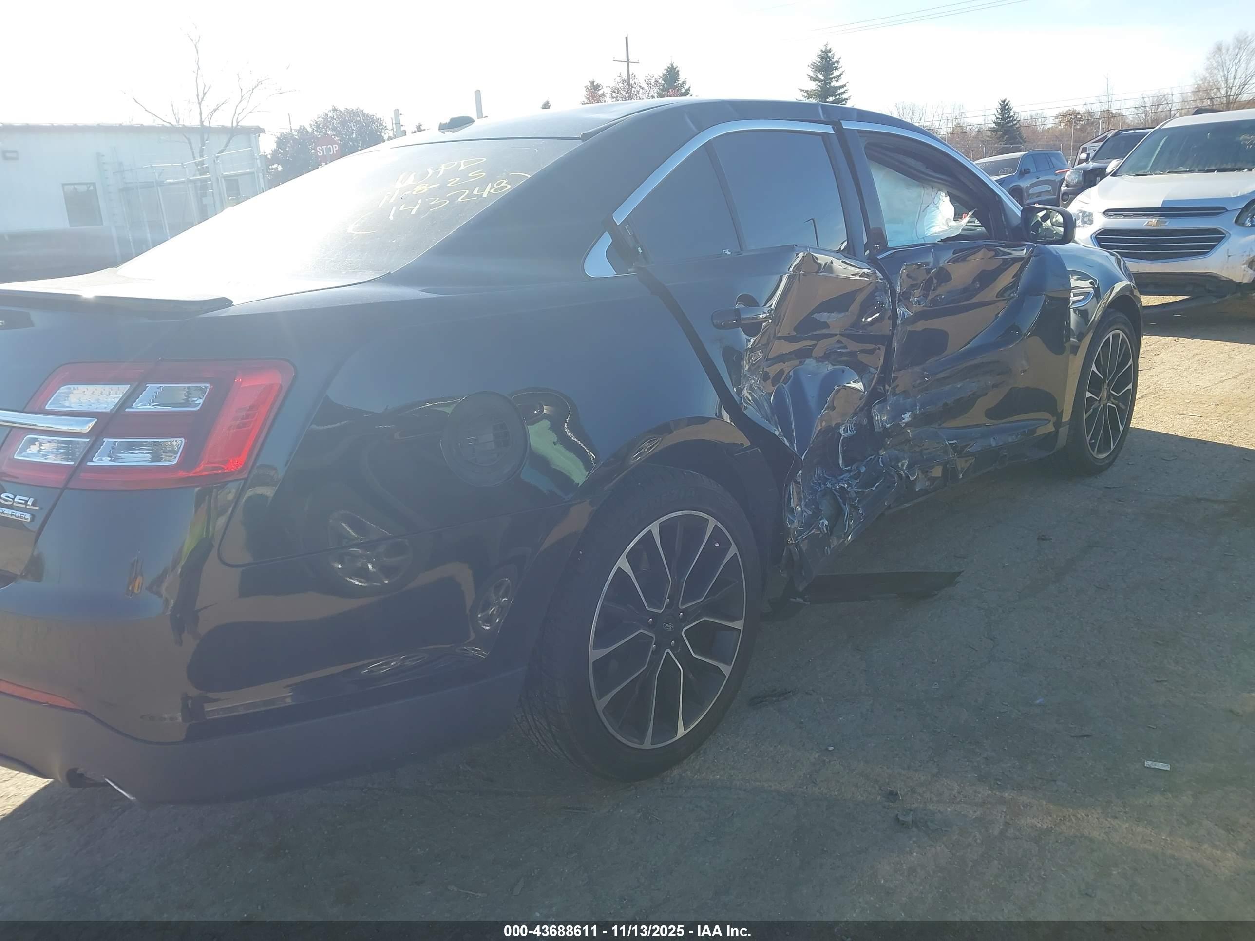 FORD TAURUS image 4