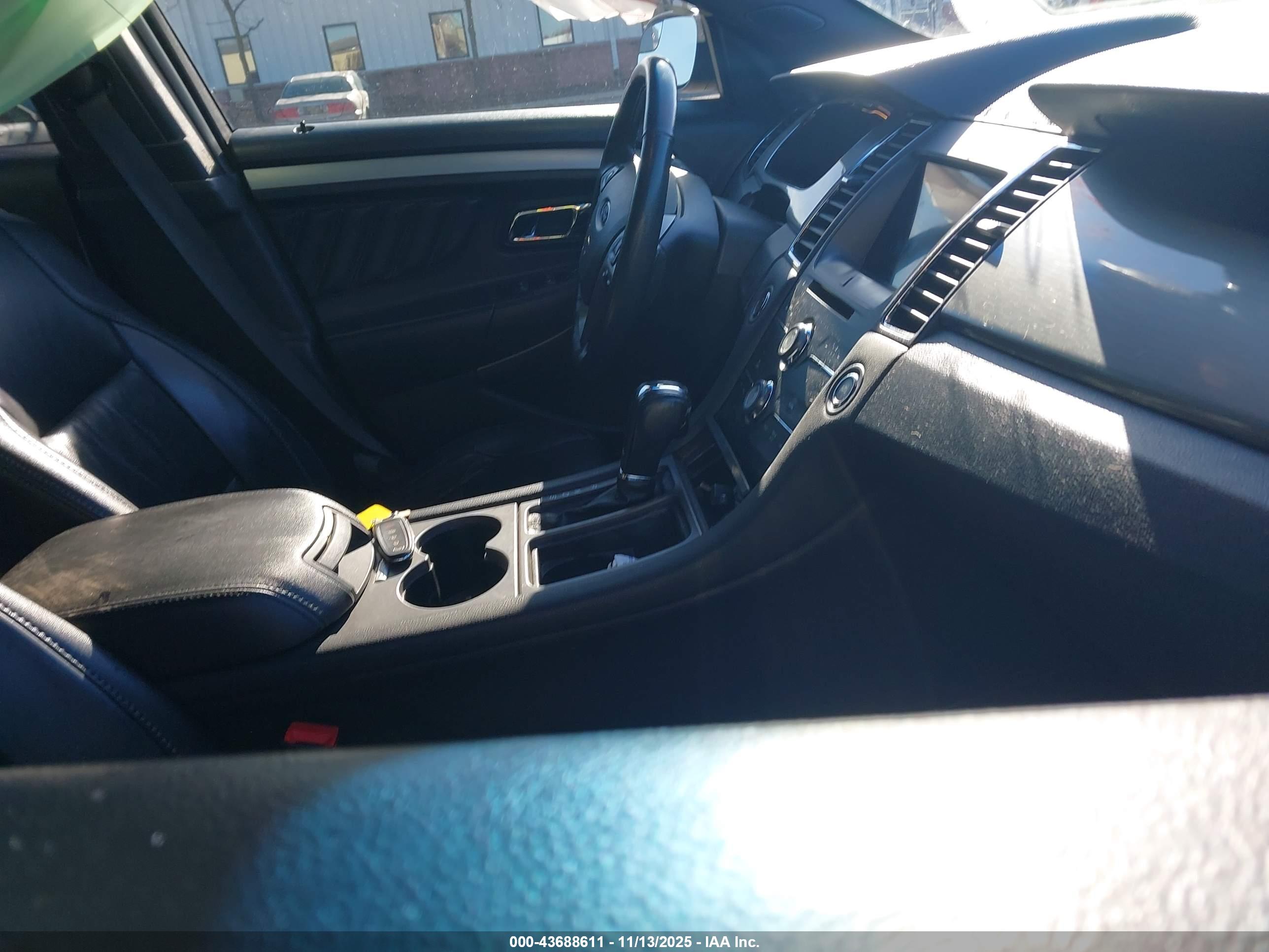 FORD TAURUS image 5