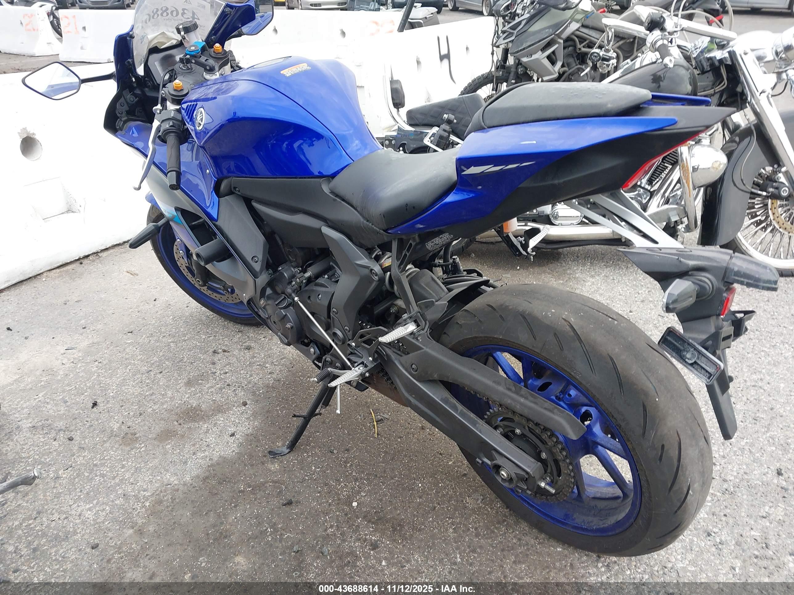 YAMAHA YZFR7 image 3