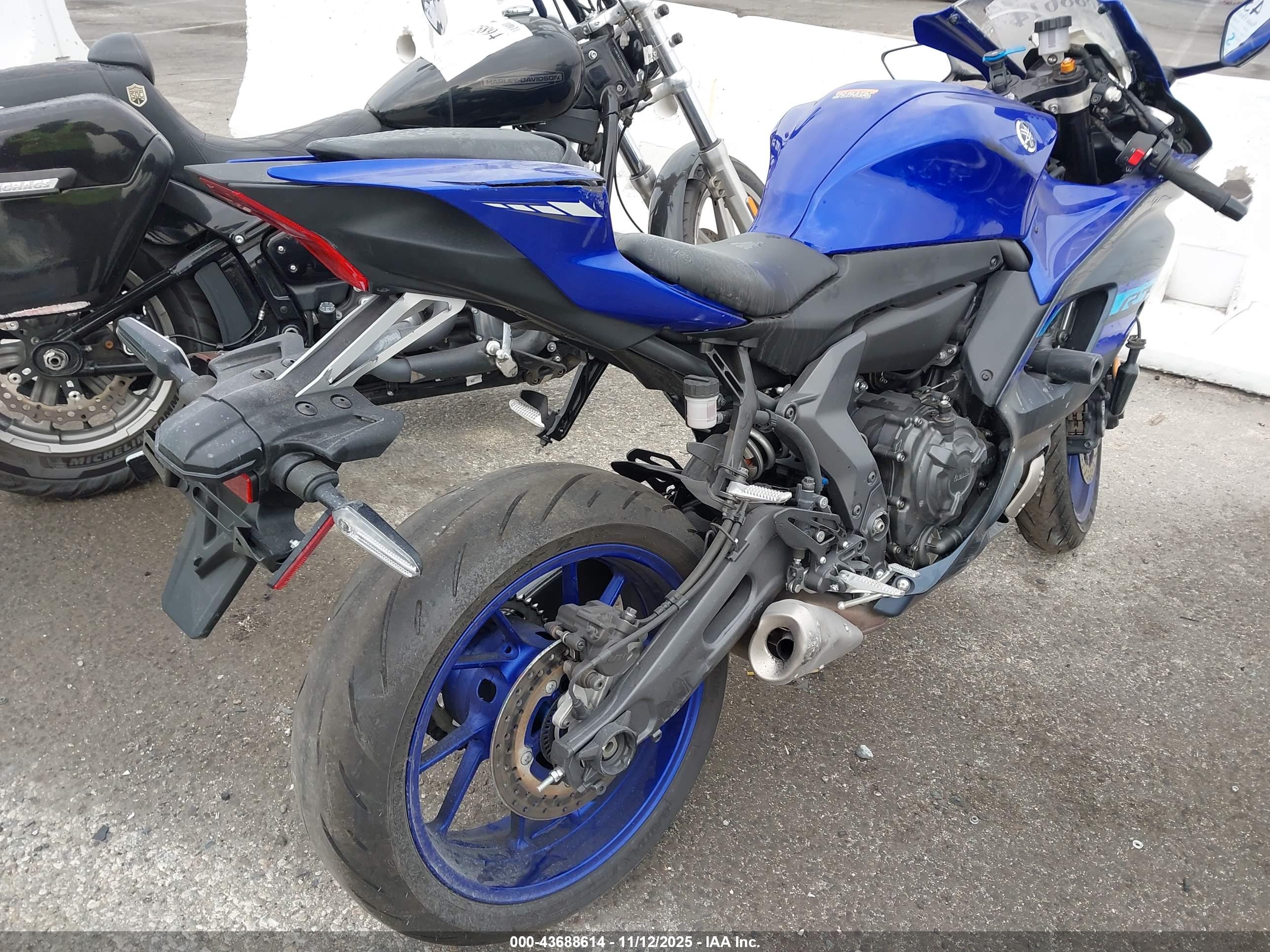 YAMAHA YZFR7 image 4