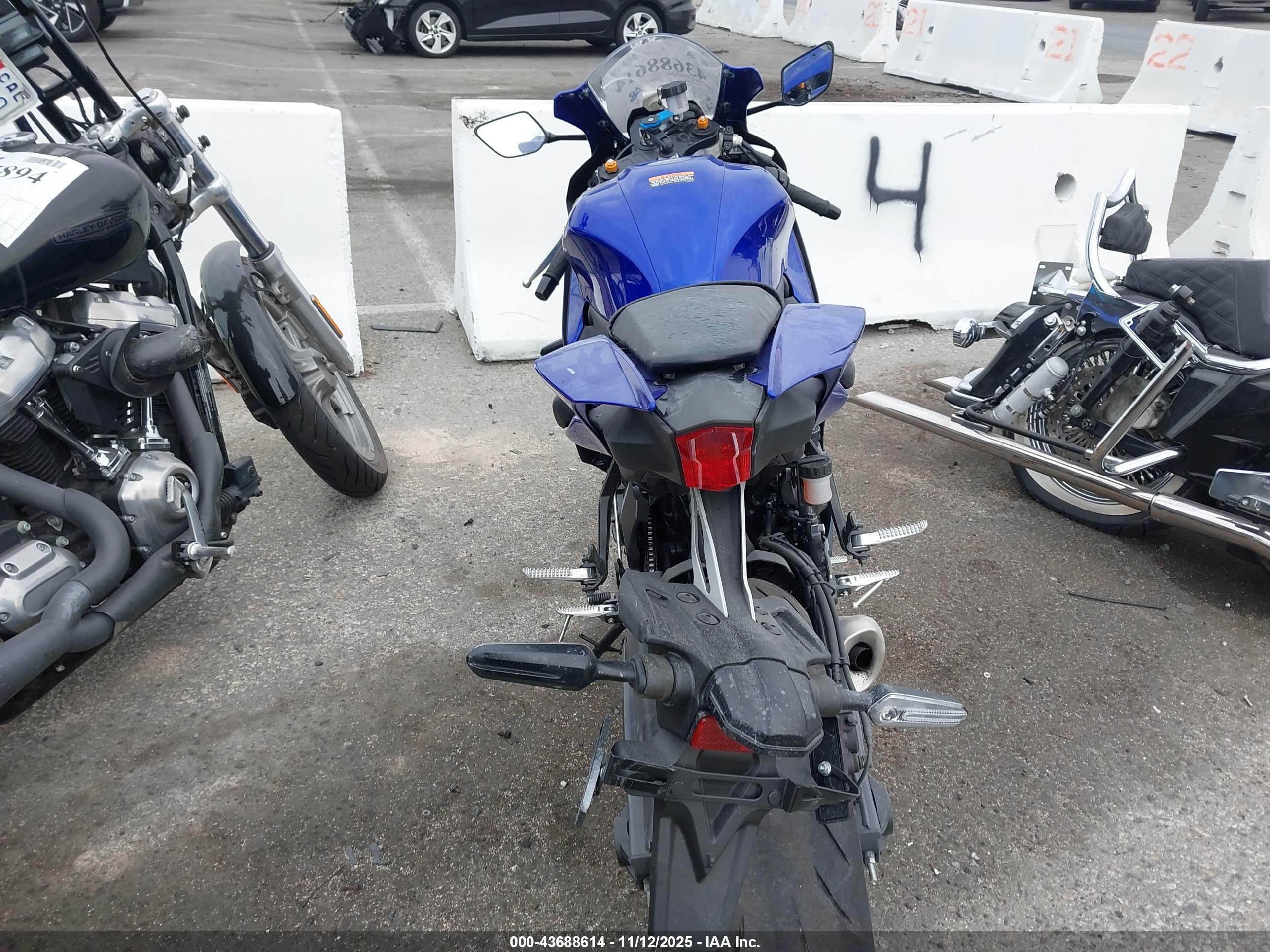 YAMAHA YZFR7 image 6